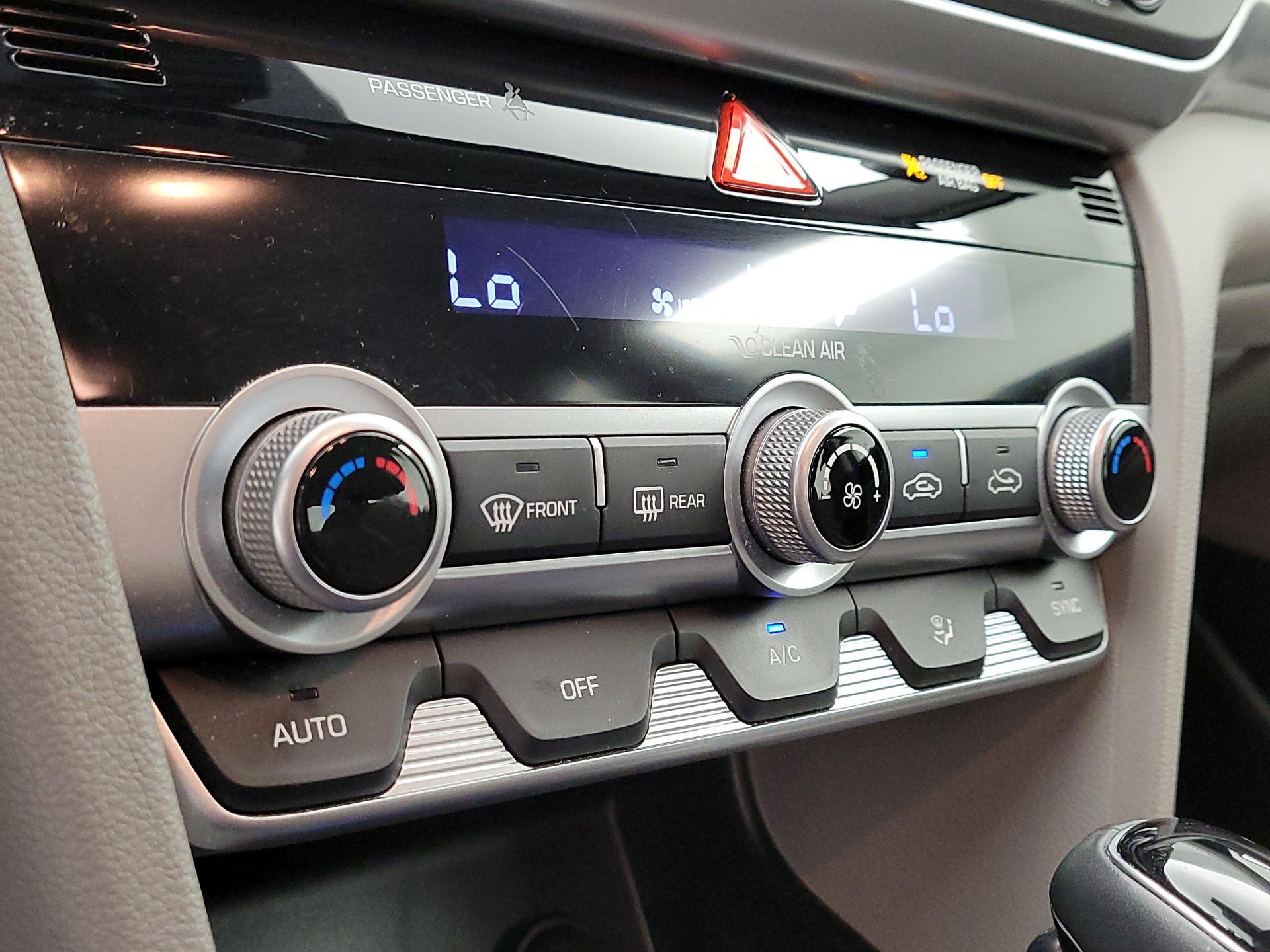 Thumbnail: 2020 Hyundai Elantra - 16