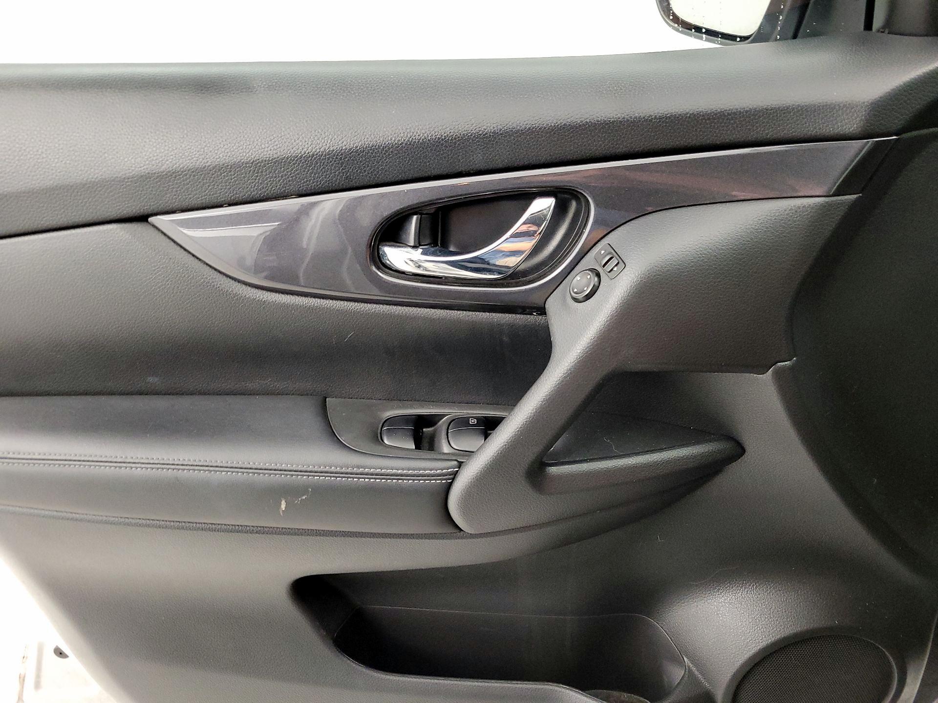 Thumbnail: 2019 Nissan Rogue - 12