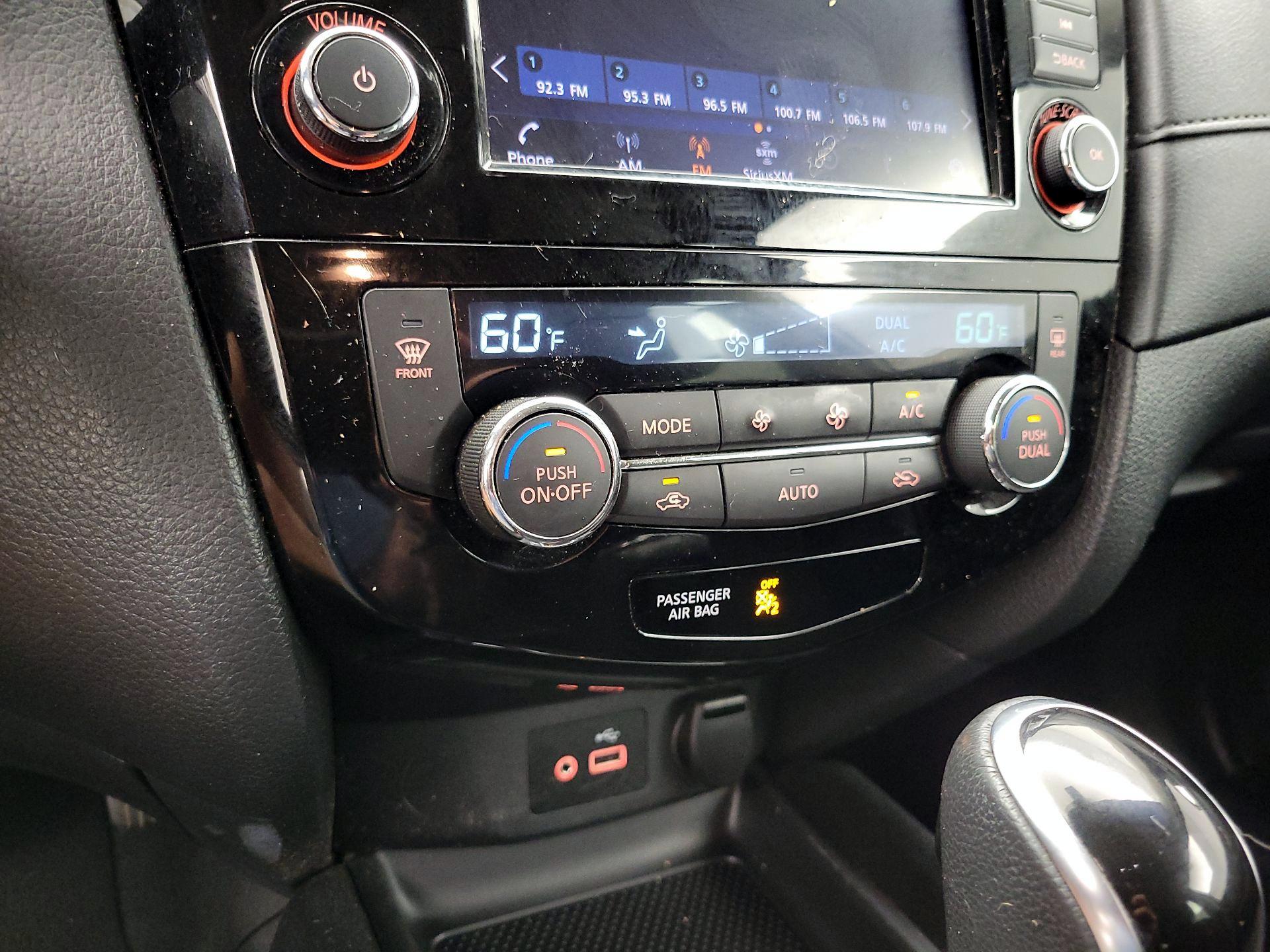 Thumbnail: 2019 Nissan Rogue - 16