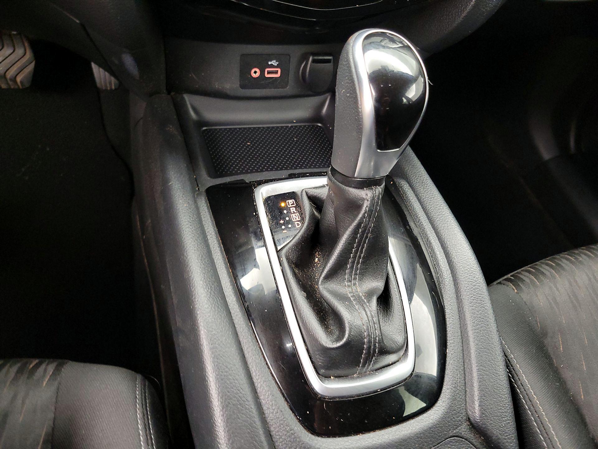 Thumbnail: 2019 Nissan Rogue - 17
