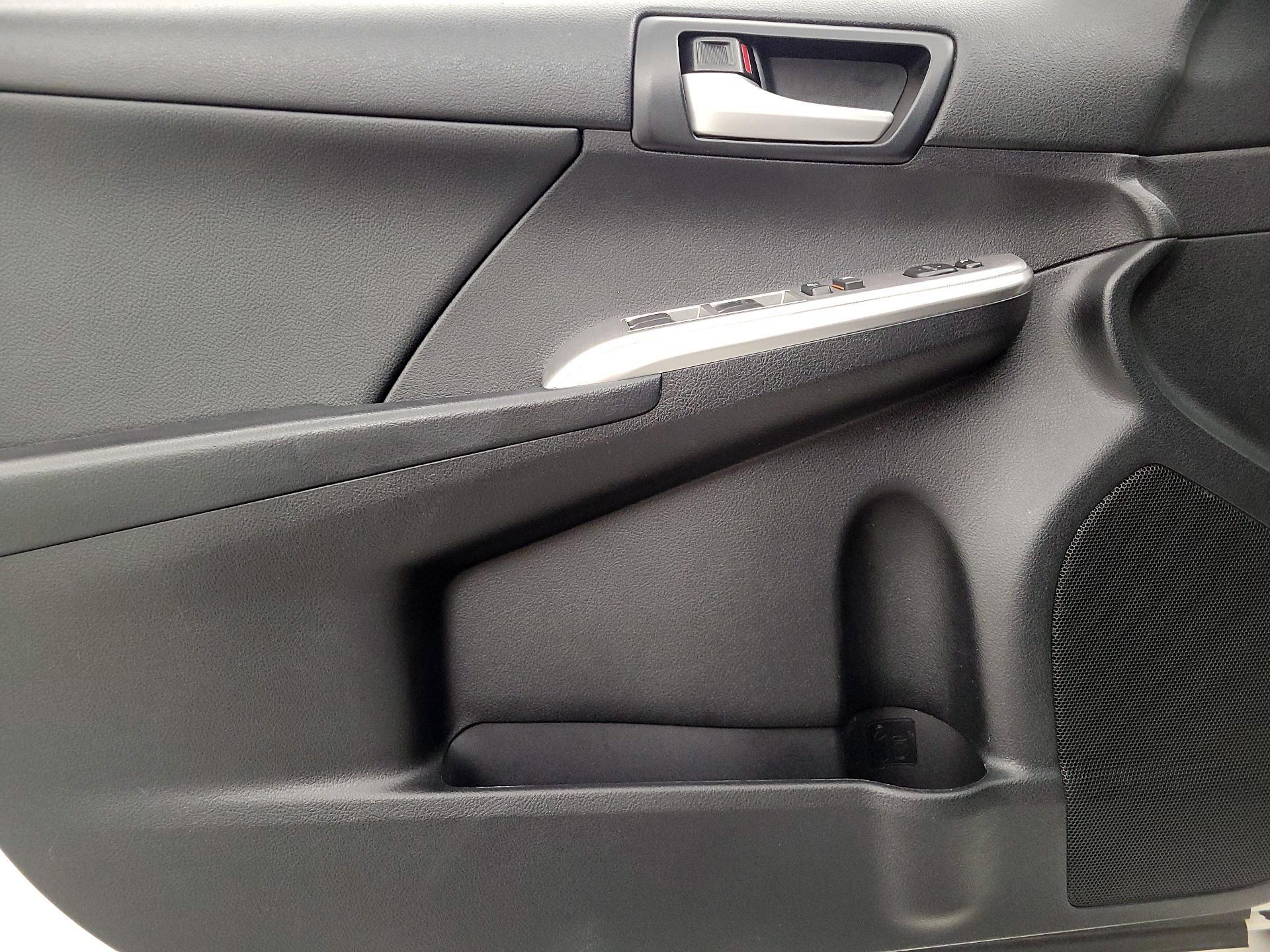 Thumbnail: 2014 Toyota Camry - 12