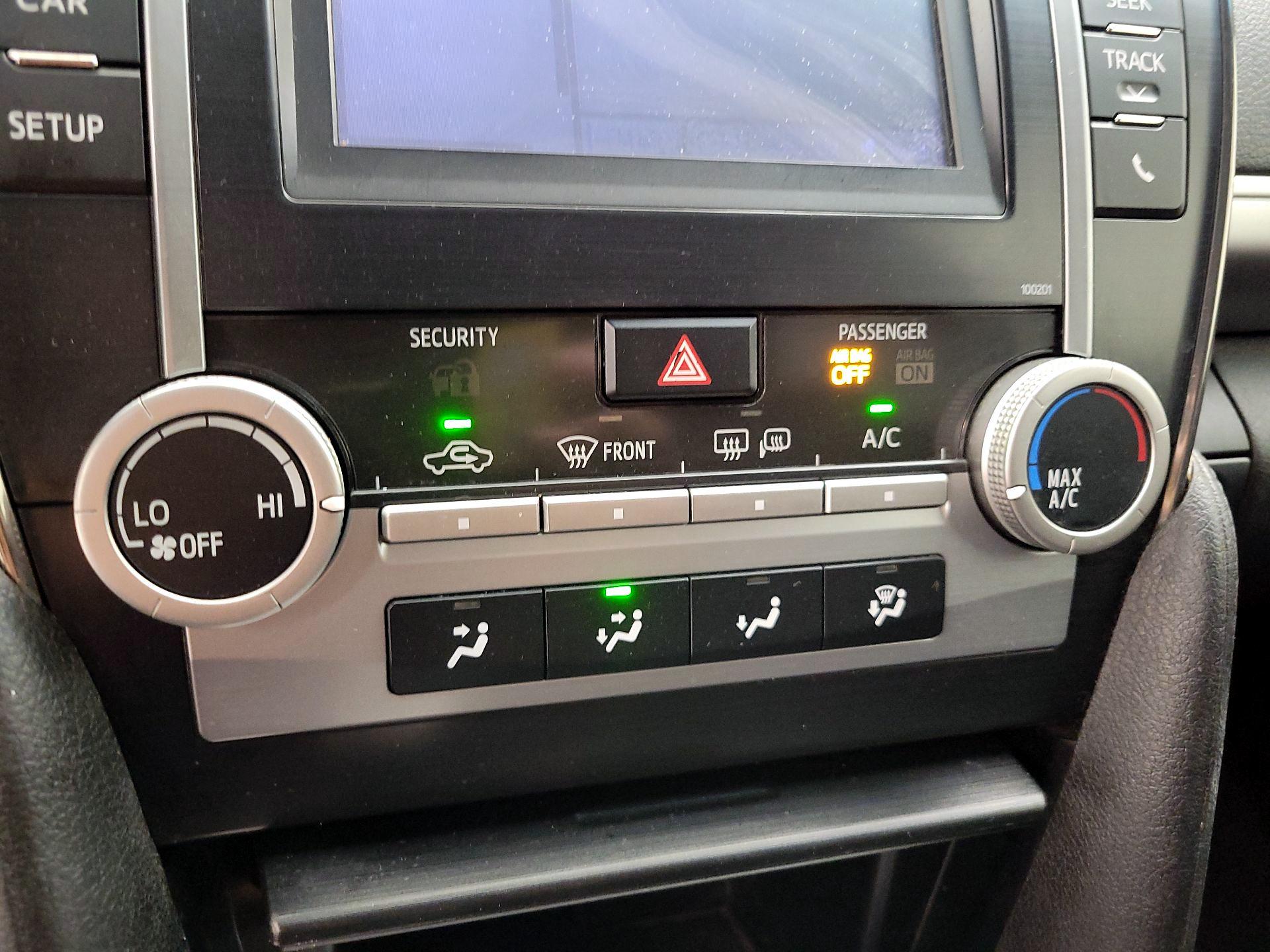 Thumbnail: 2014 Toyota Camry - 16