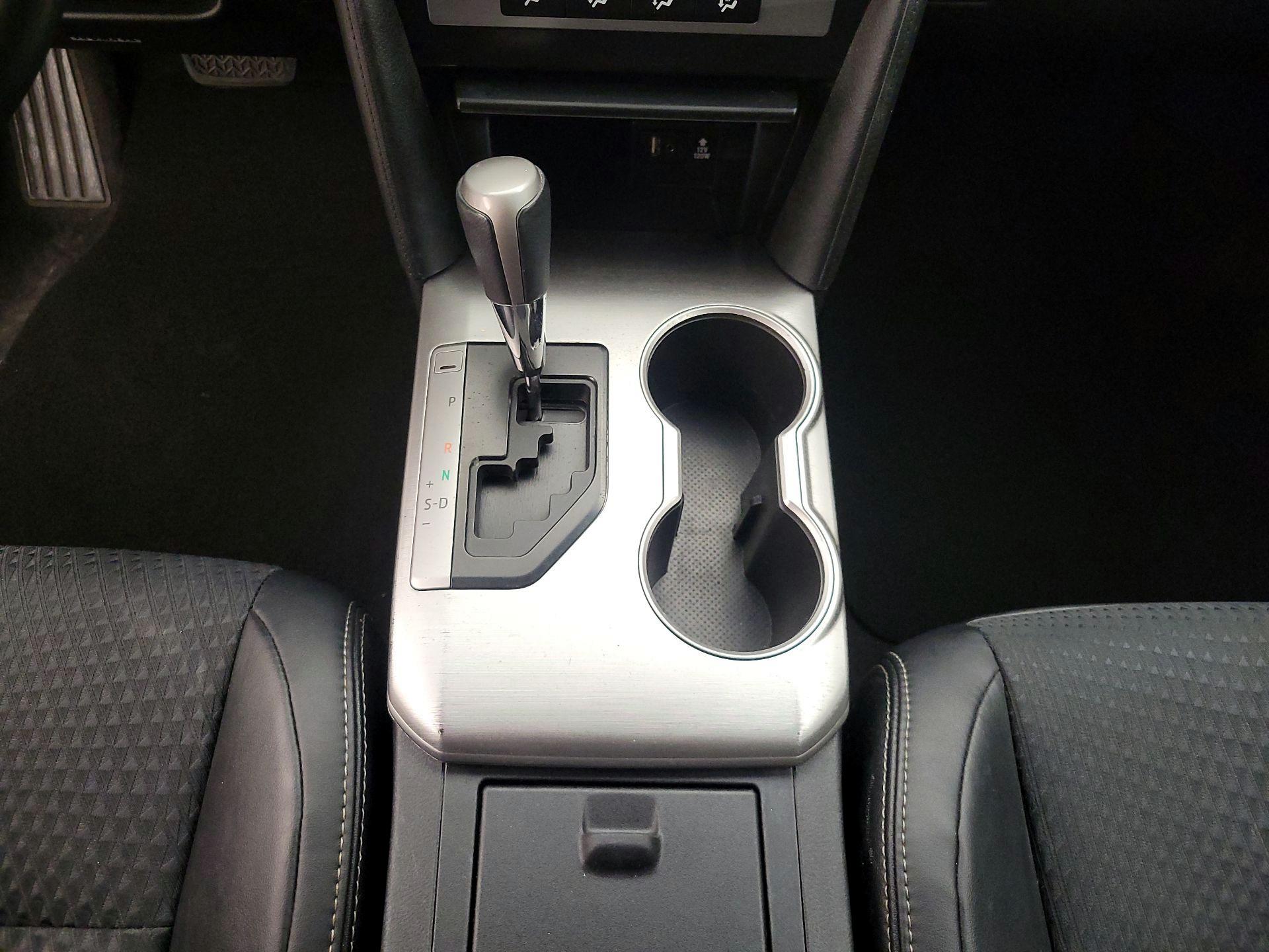 Thumbnail: 2014 Toyota Camry - 17