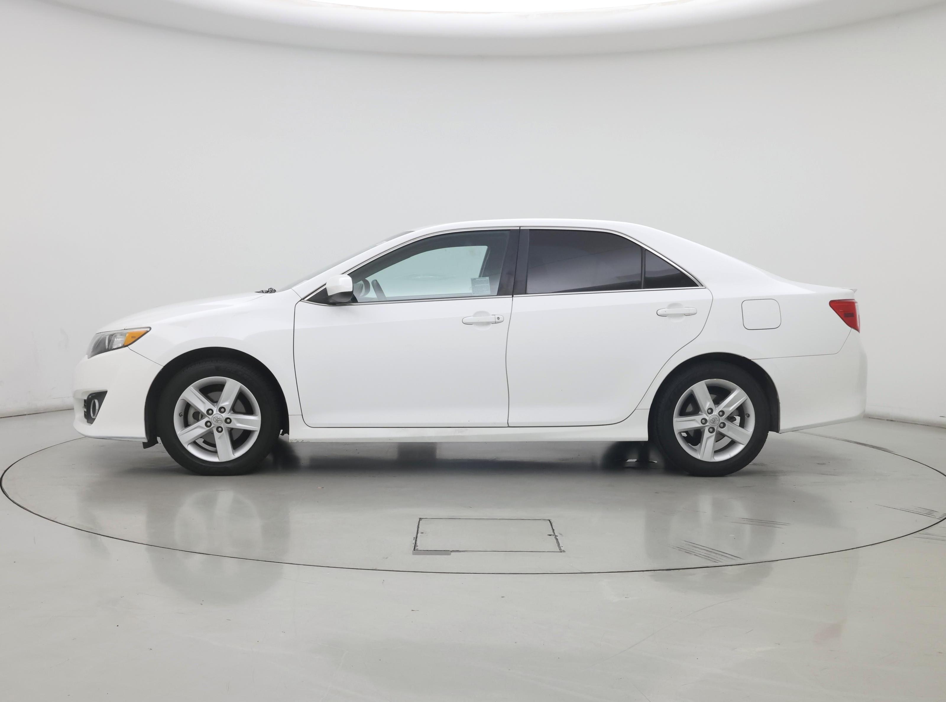 Thumbnail: 2014 Toyota Camry - 3