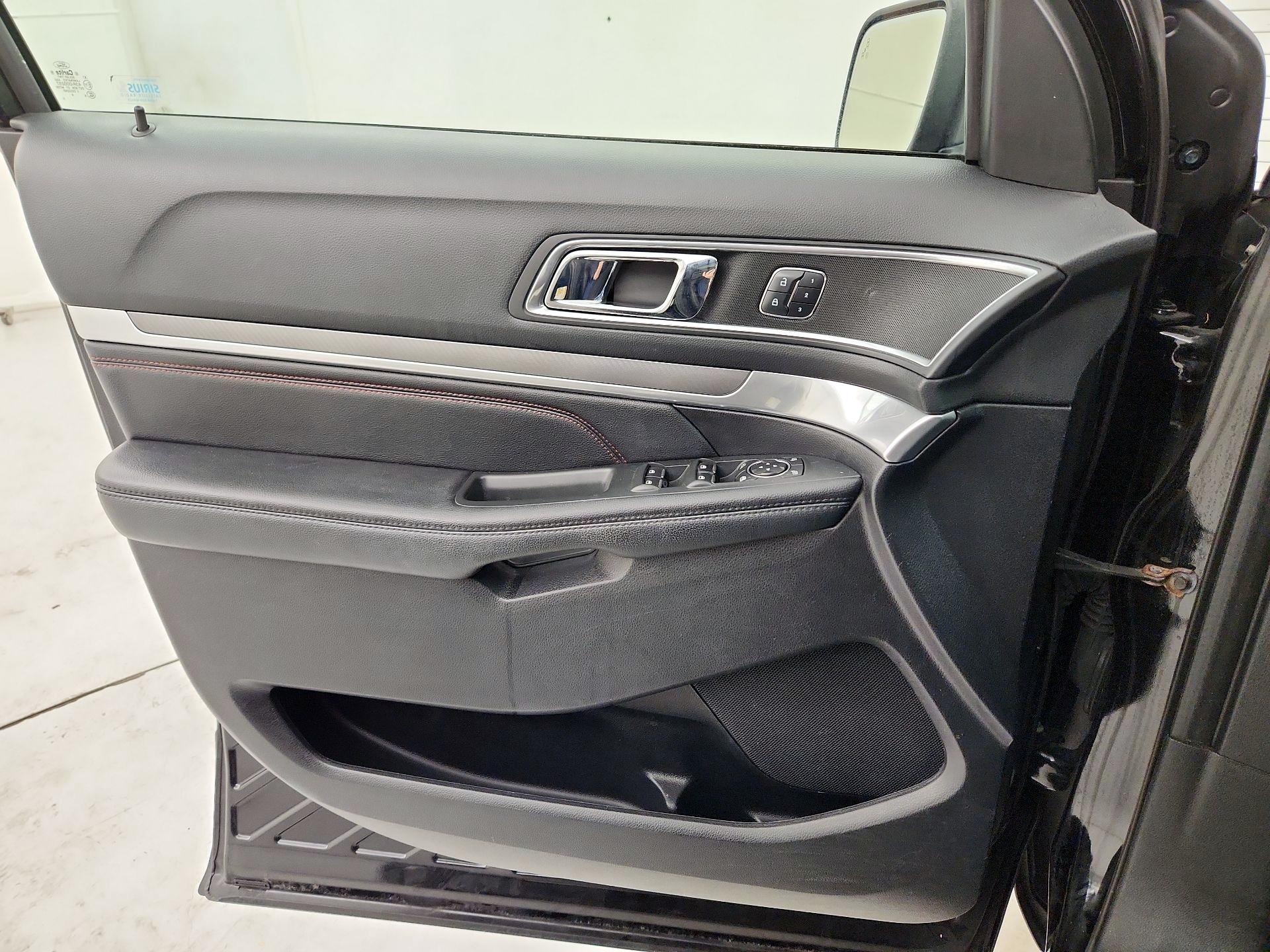 Thumbnail: 2016 Ford Explorer - 12