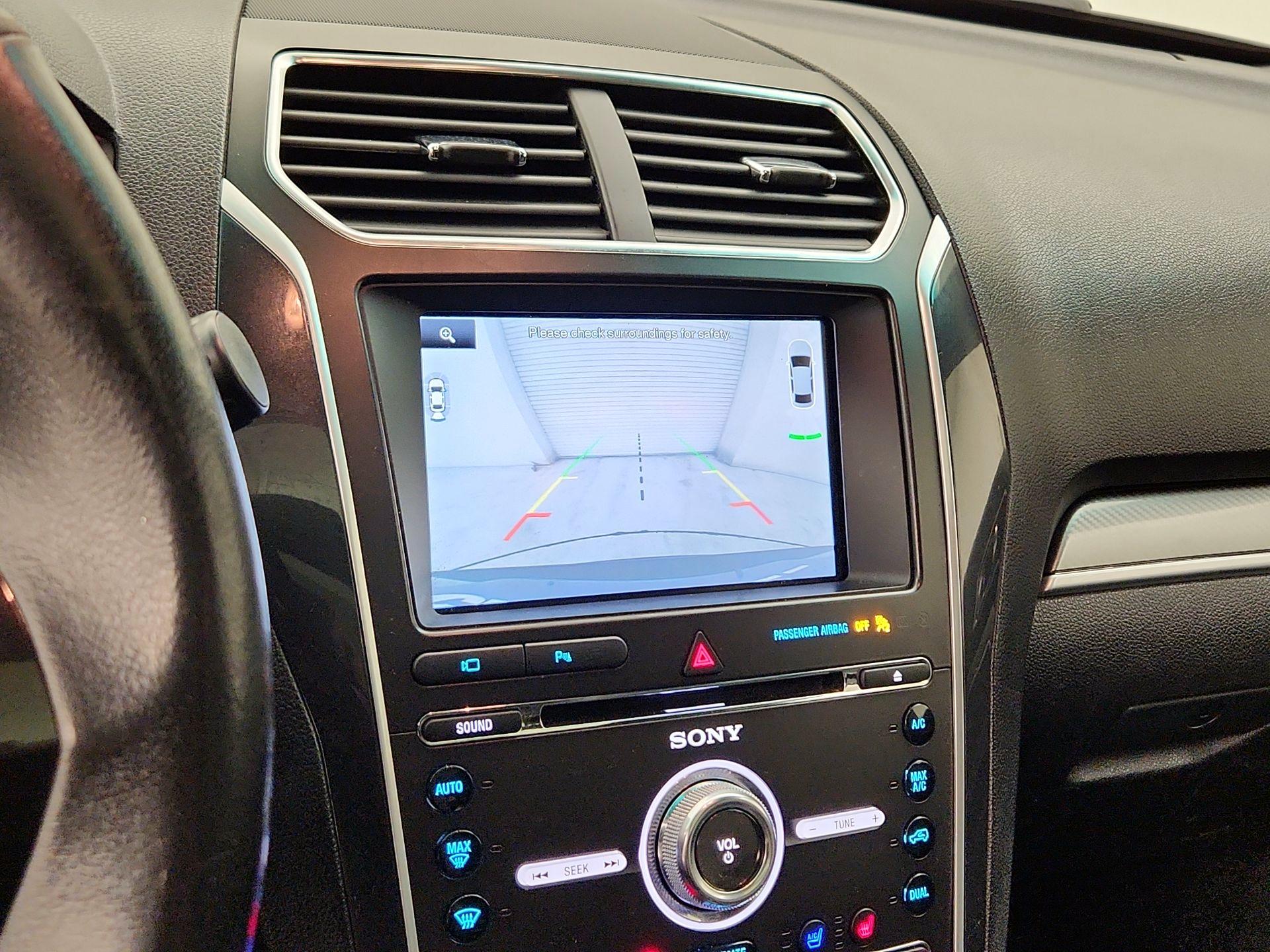 Thumbnail: 2016 Ford Explorer - 15