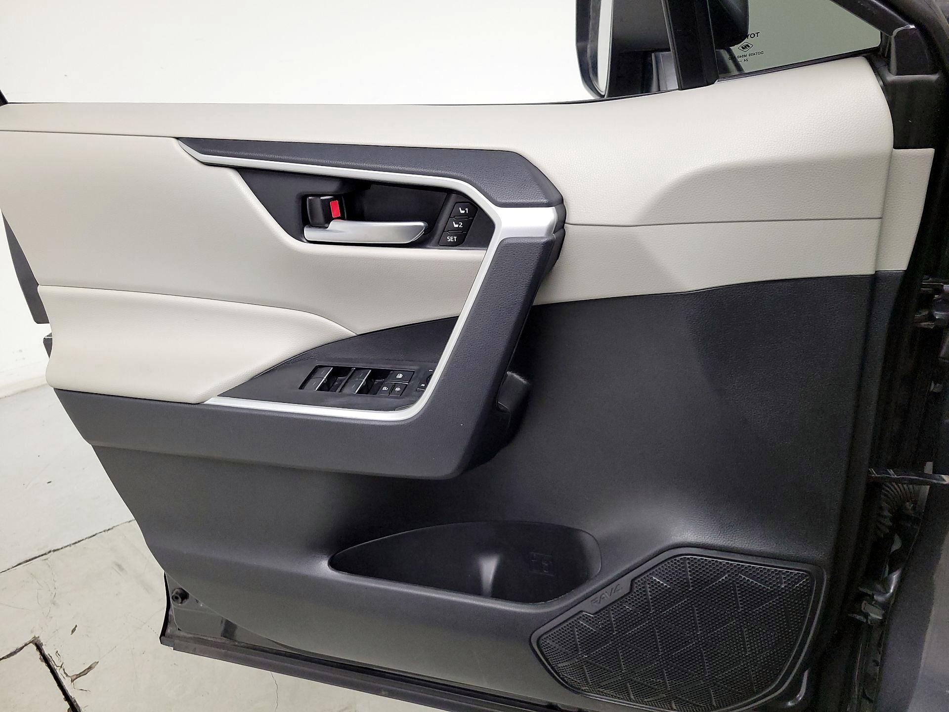 Thumbnail: 2025 Toyota RAV4 - 12