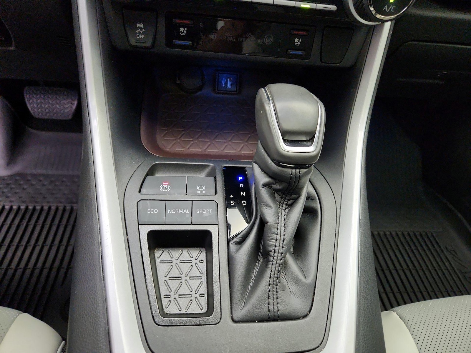 2023 Toyota RAV4 Limited - Photo 19