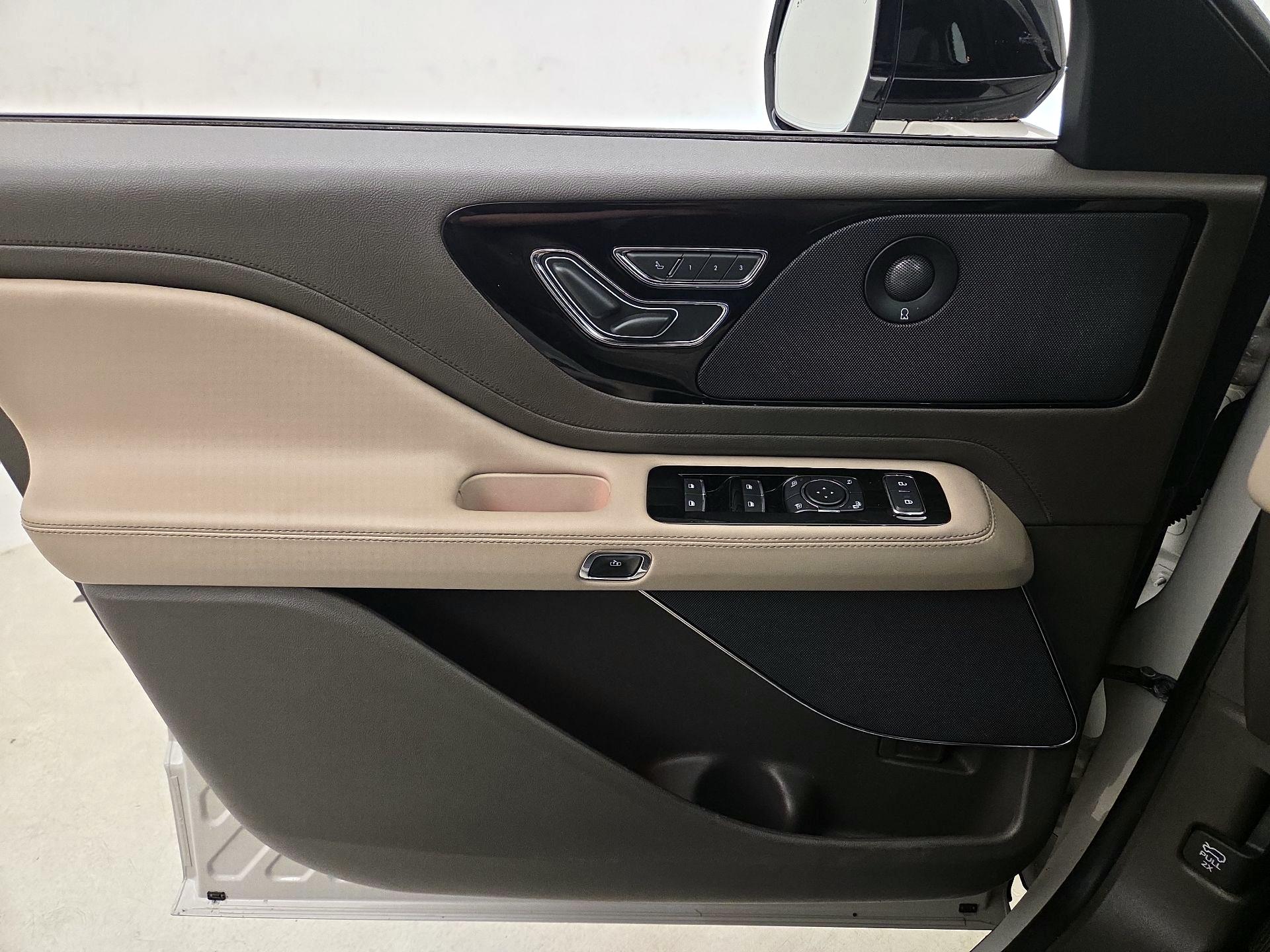 Thumbnail: 2021 Lincoln Aviator - 12