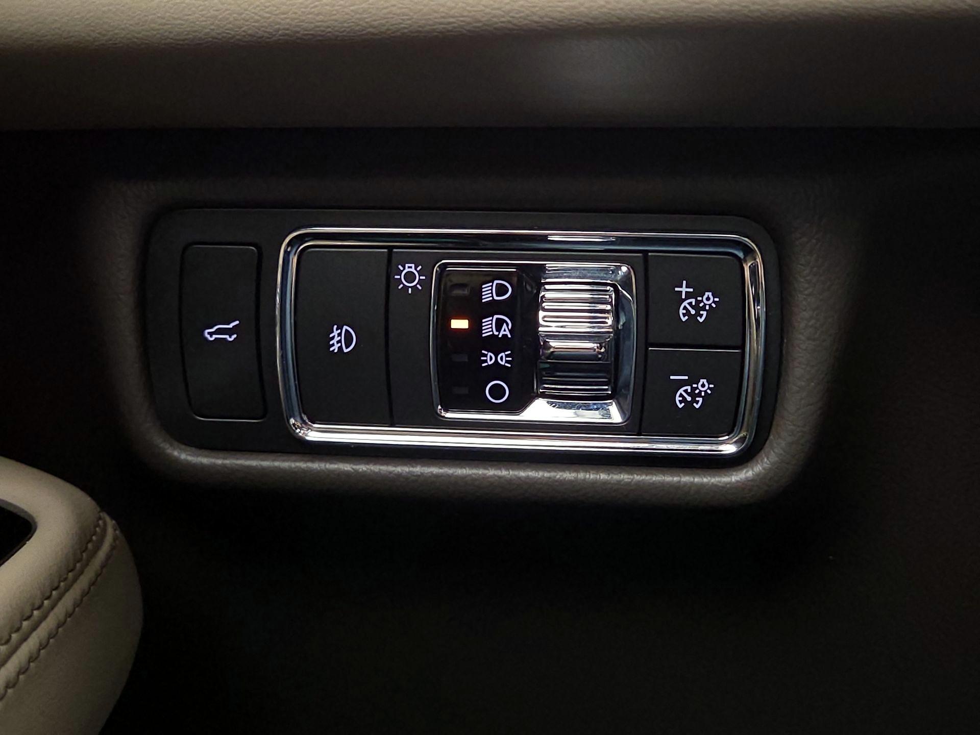 Thumbnail: 2021 Lincoln Aviator - 13