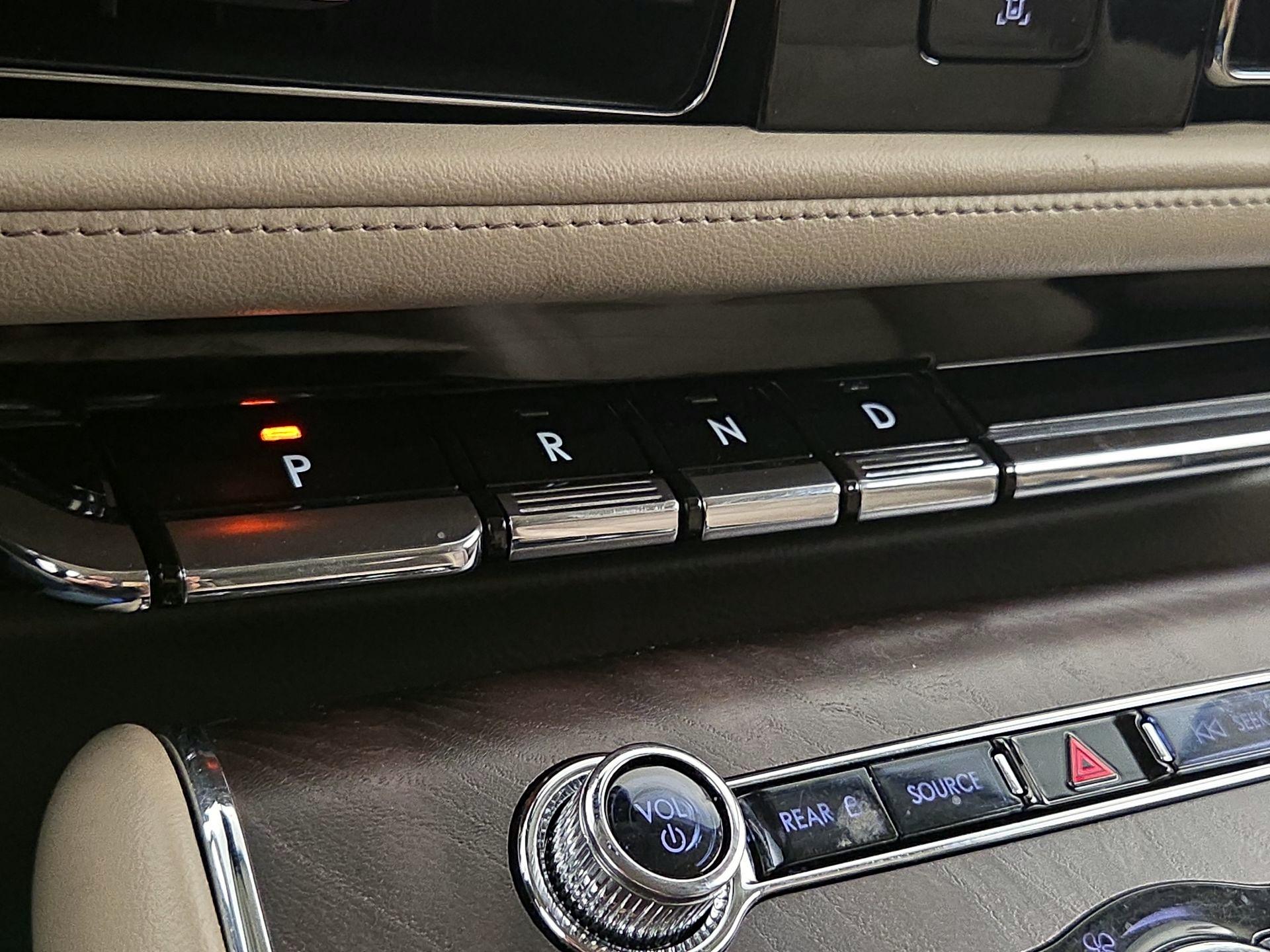 Thumbnail: 2021 Lincoln Aviator - 18