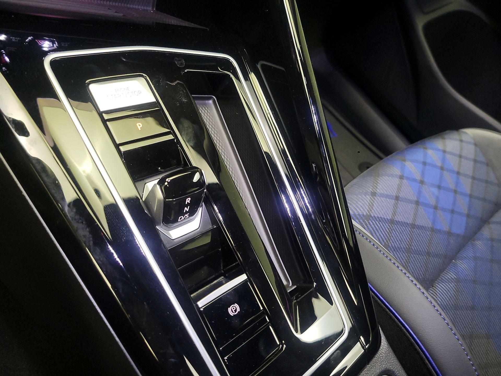 Thumbnail: 2025 Volkswagen Golf - 18