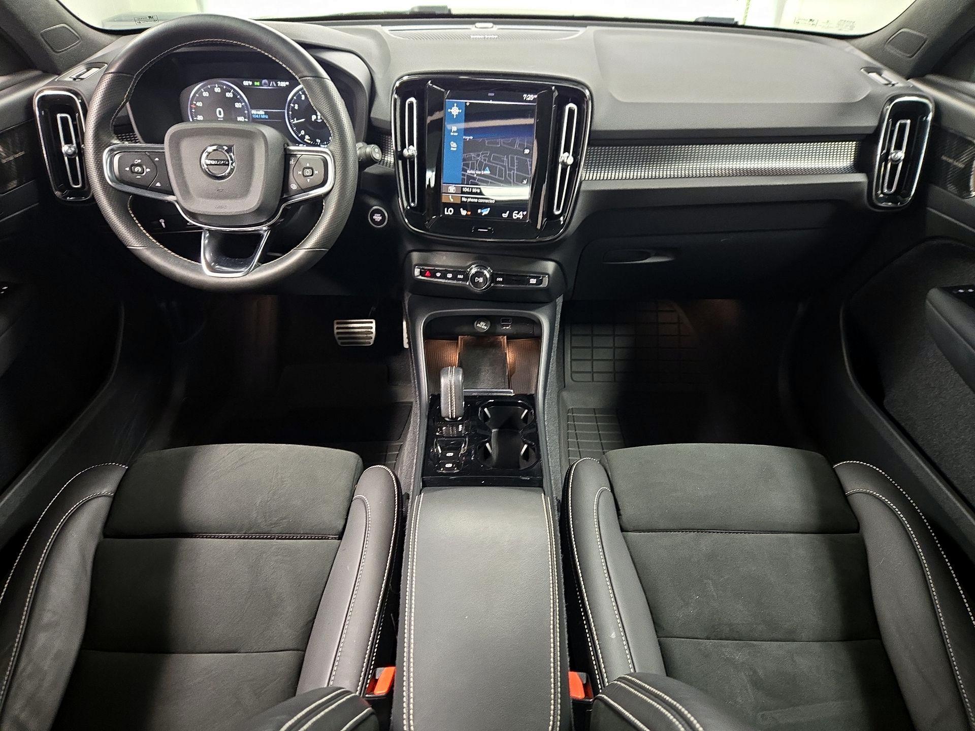 Thumbnail: 2021 Volvo XC40 - 9