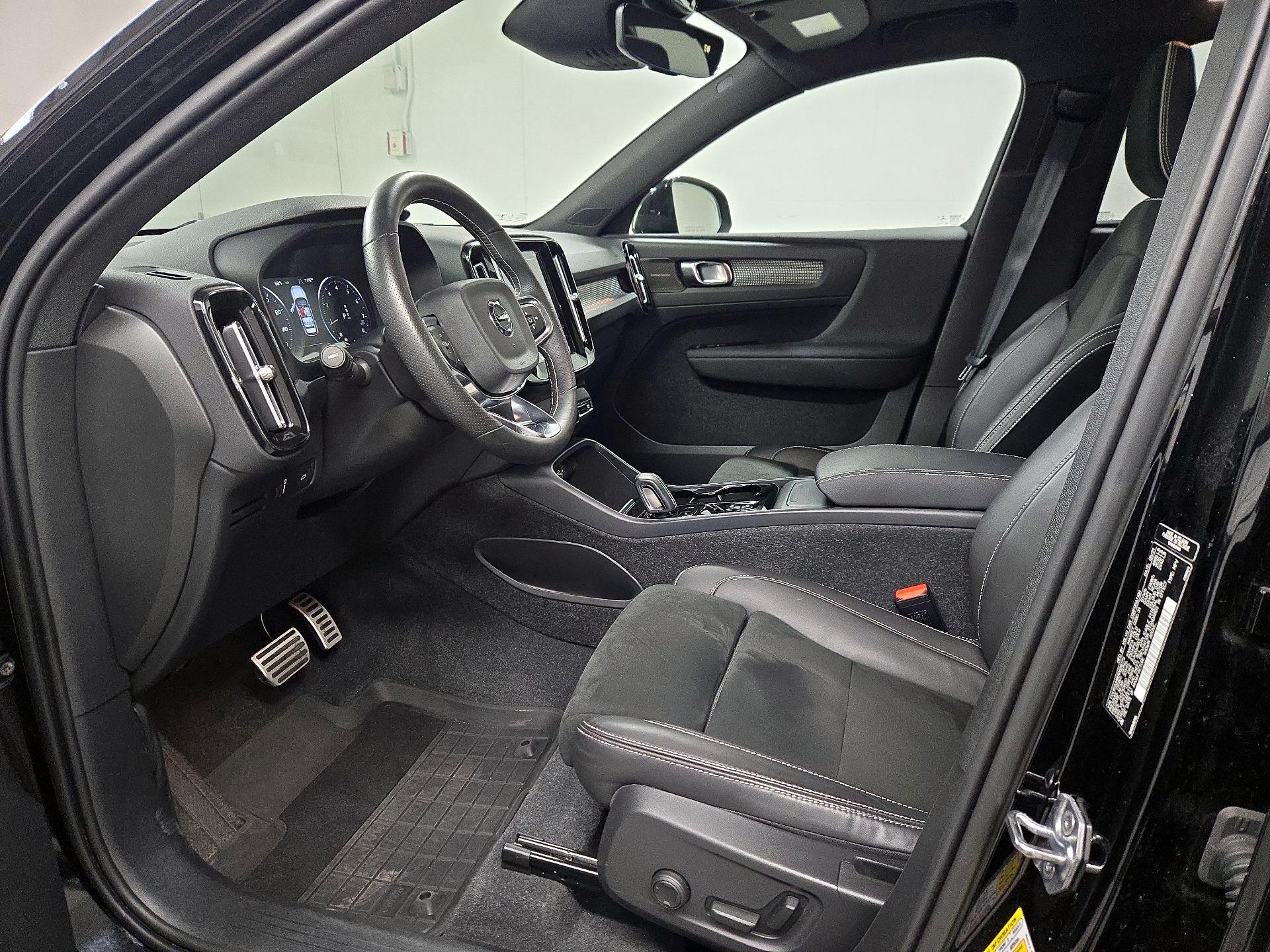 Thumbnail: 2021 Volvo XC40 - 11