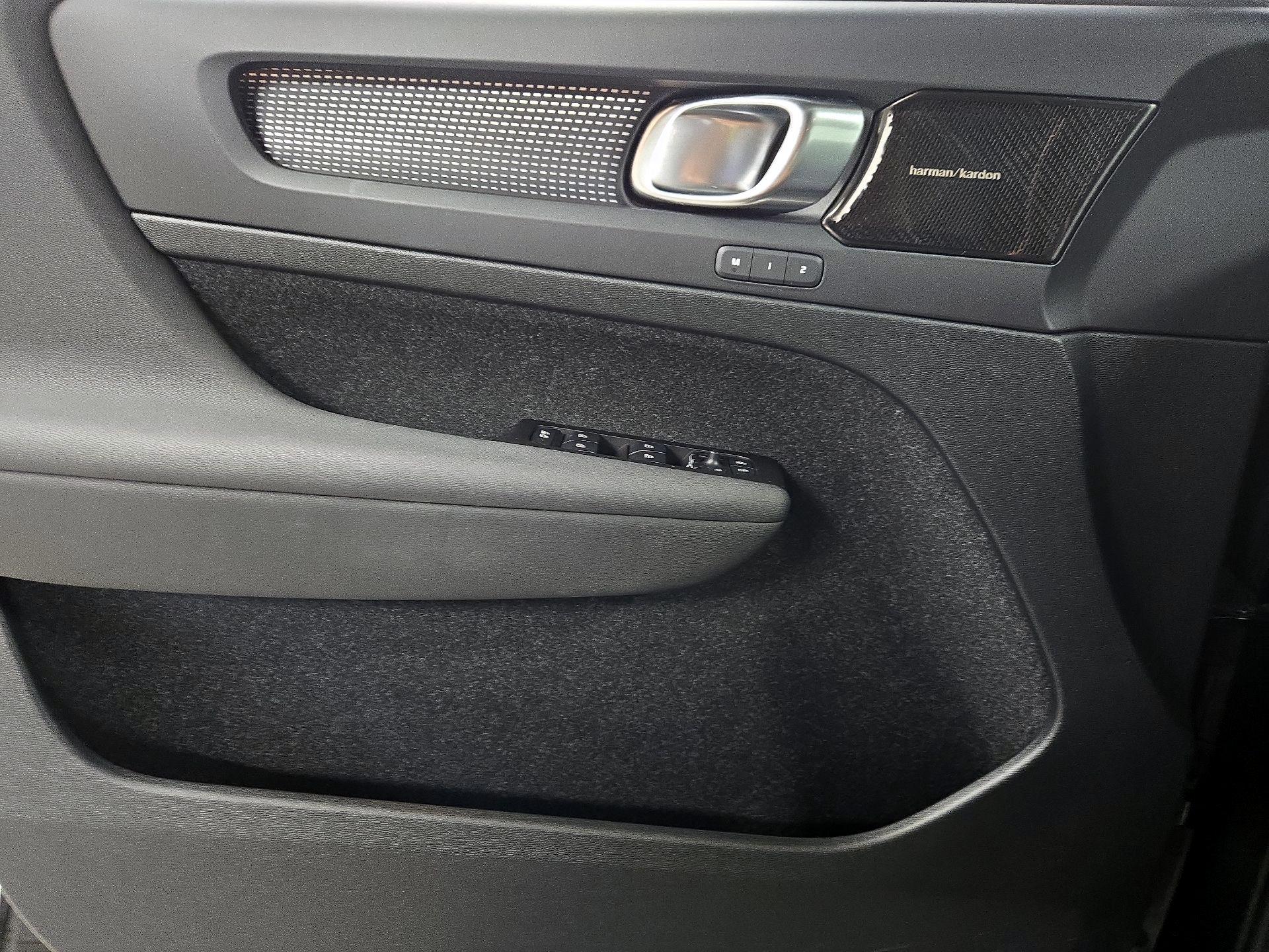 Thumbnail: 2021 Volvo XC40 - 12
