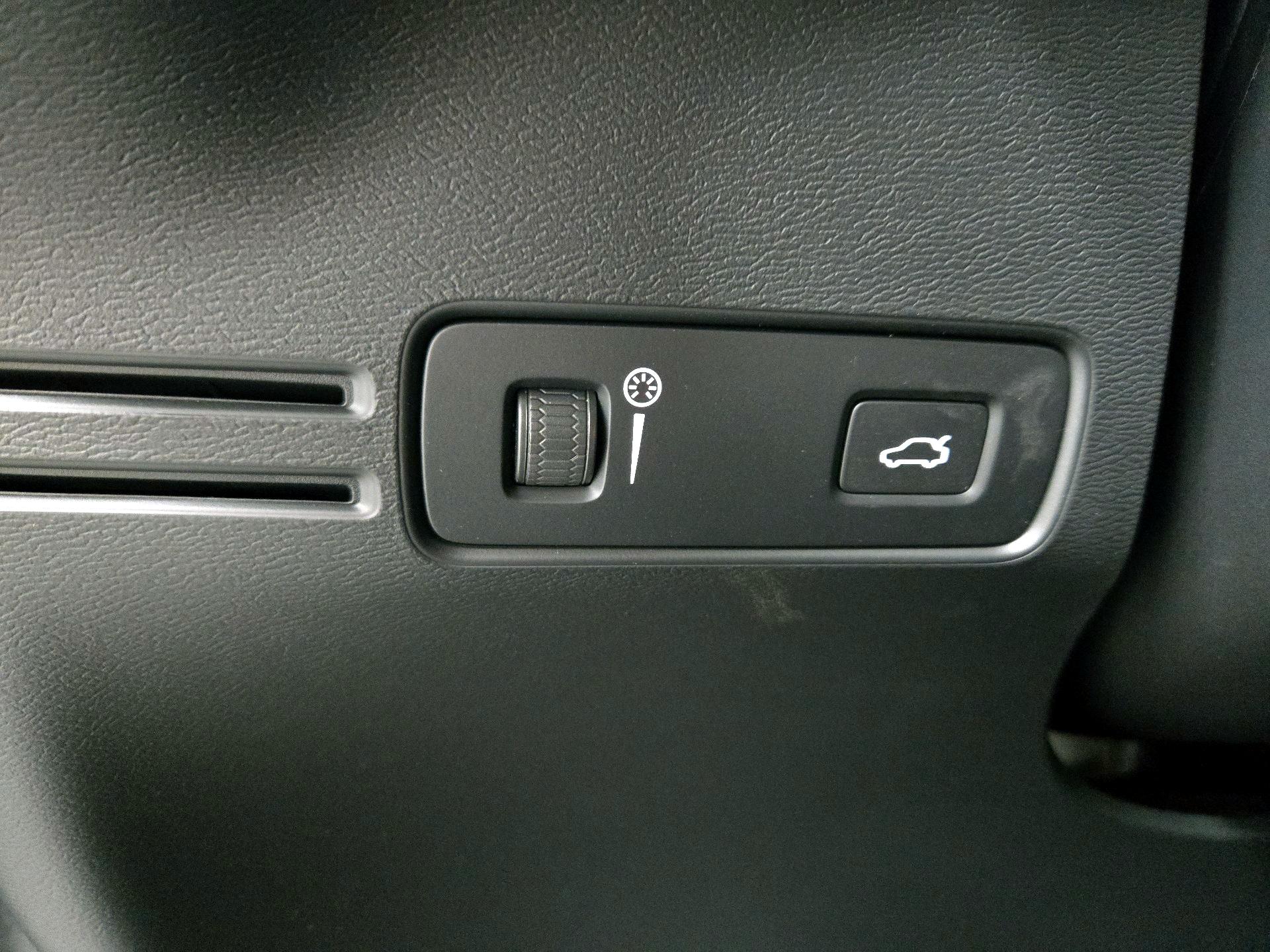 Thumbnail: 2021 Volvo XC40 - 13