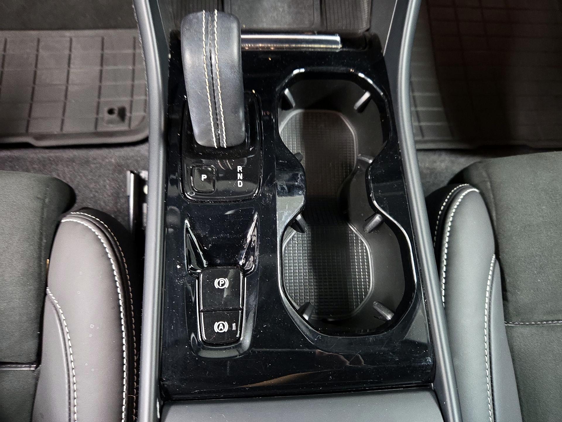 Thumbnail: 2021 Volvo XC40 - 18