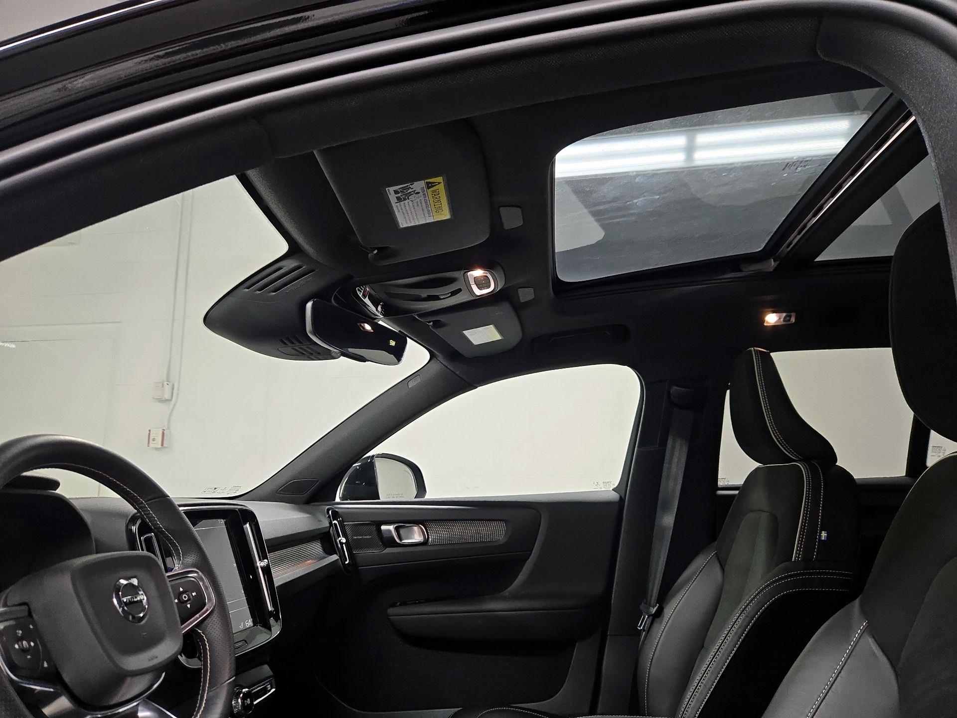 Thumbnail: 2021 Volvo XC40 - 20