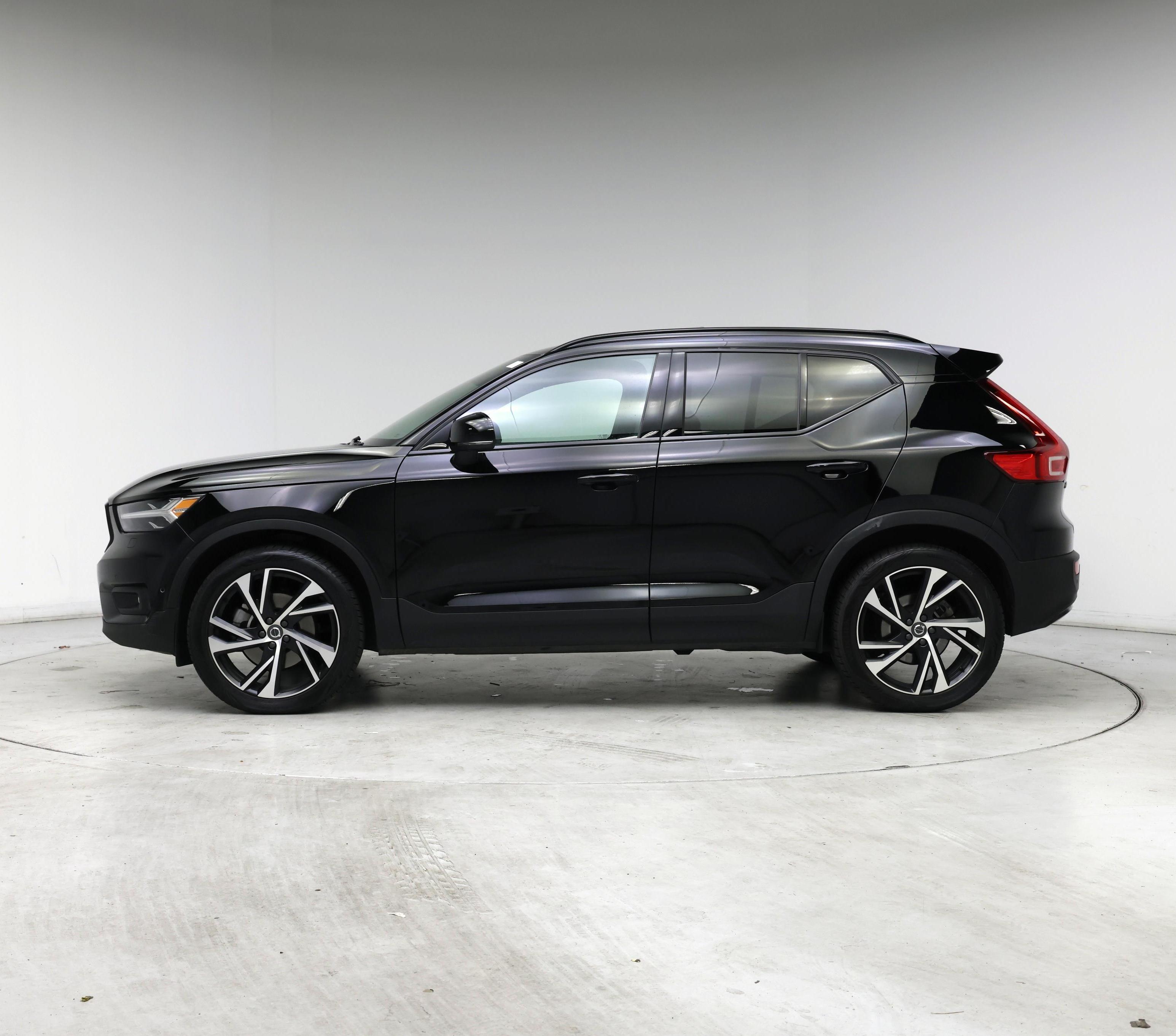 Thumbnail: 2021 Volvo XC40 - 3