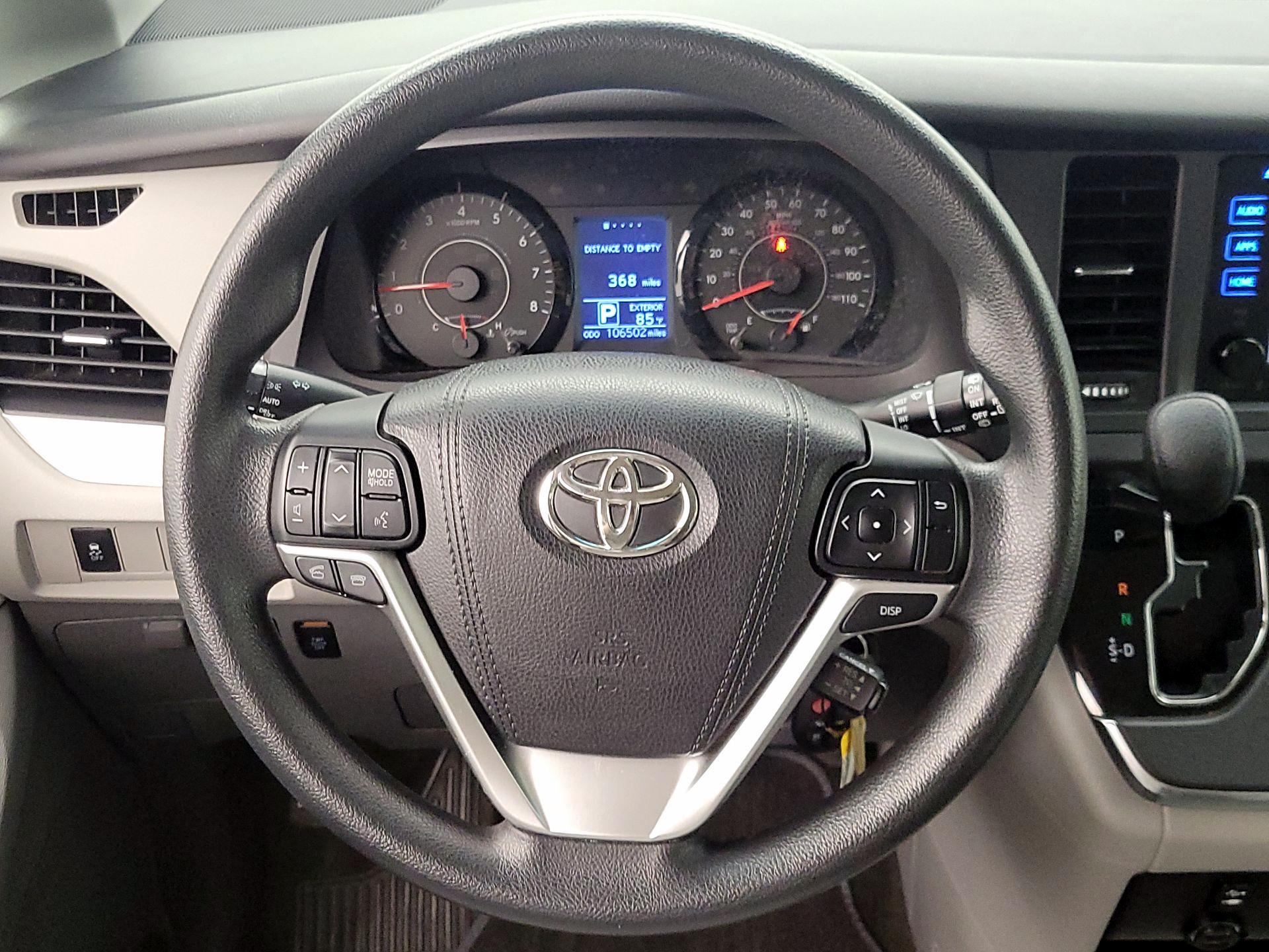 Thumbnail: 2015 Toyota Sienna - 10