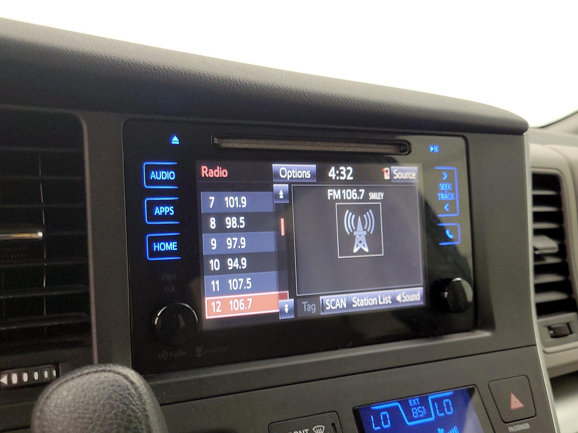 Thumbnail: 2015 Toyota Sienna - 15