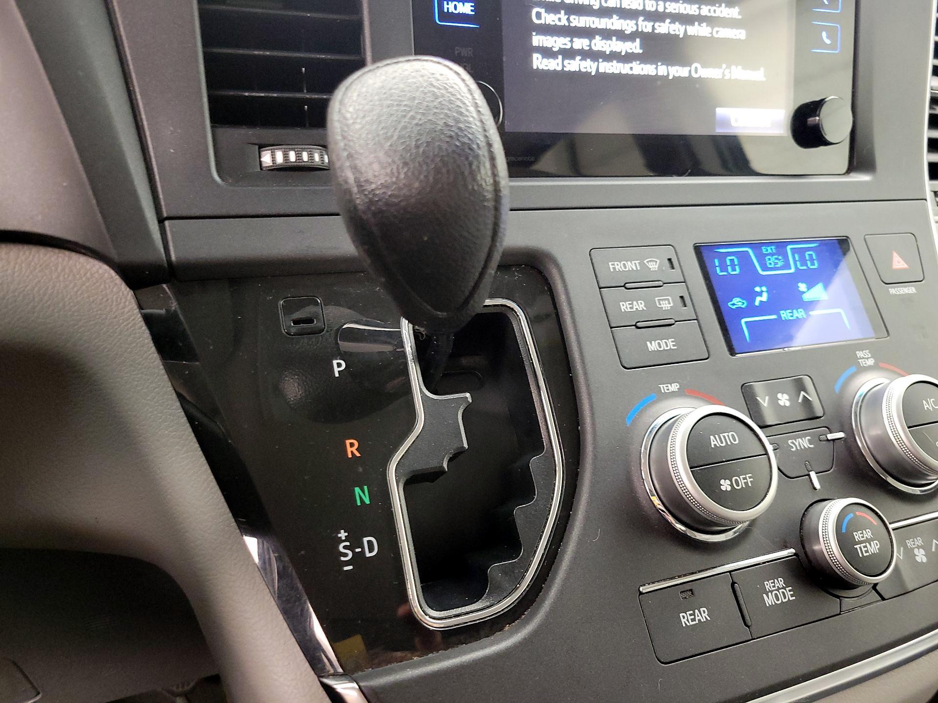 Thumbnail: 2015 Toyota Sienna - 17