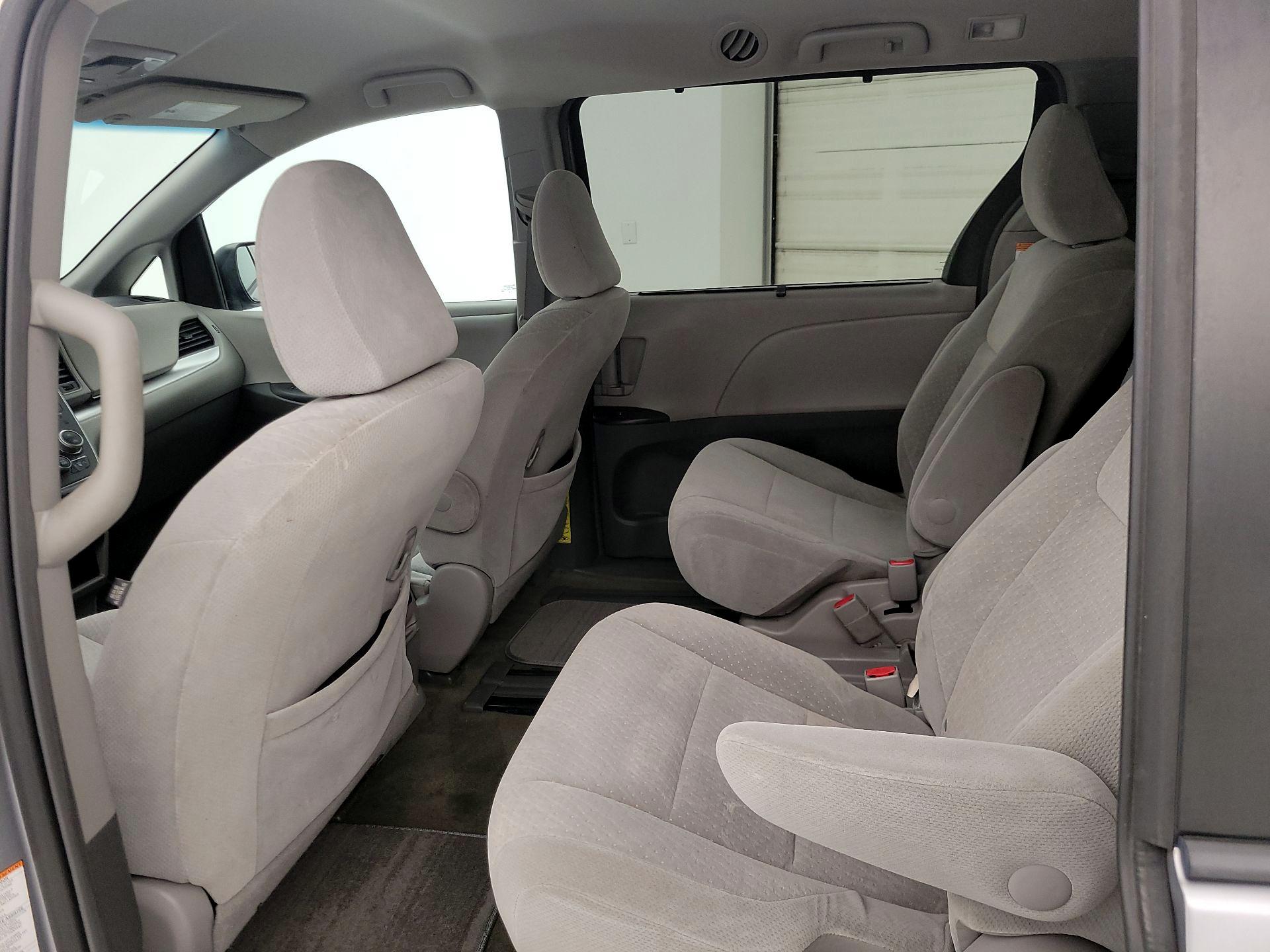 Thumbnail: 2015 Toyota Sienna - 19