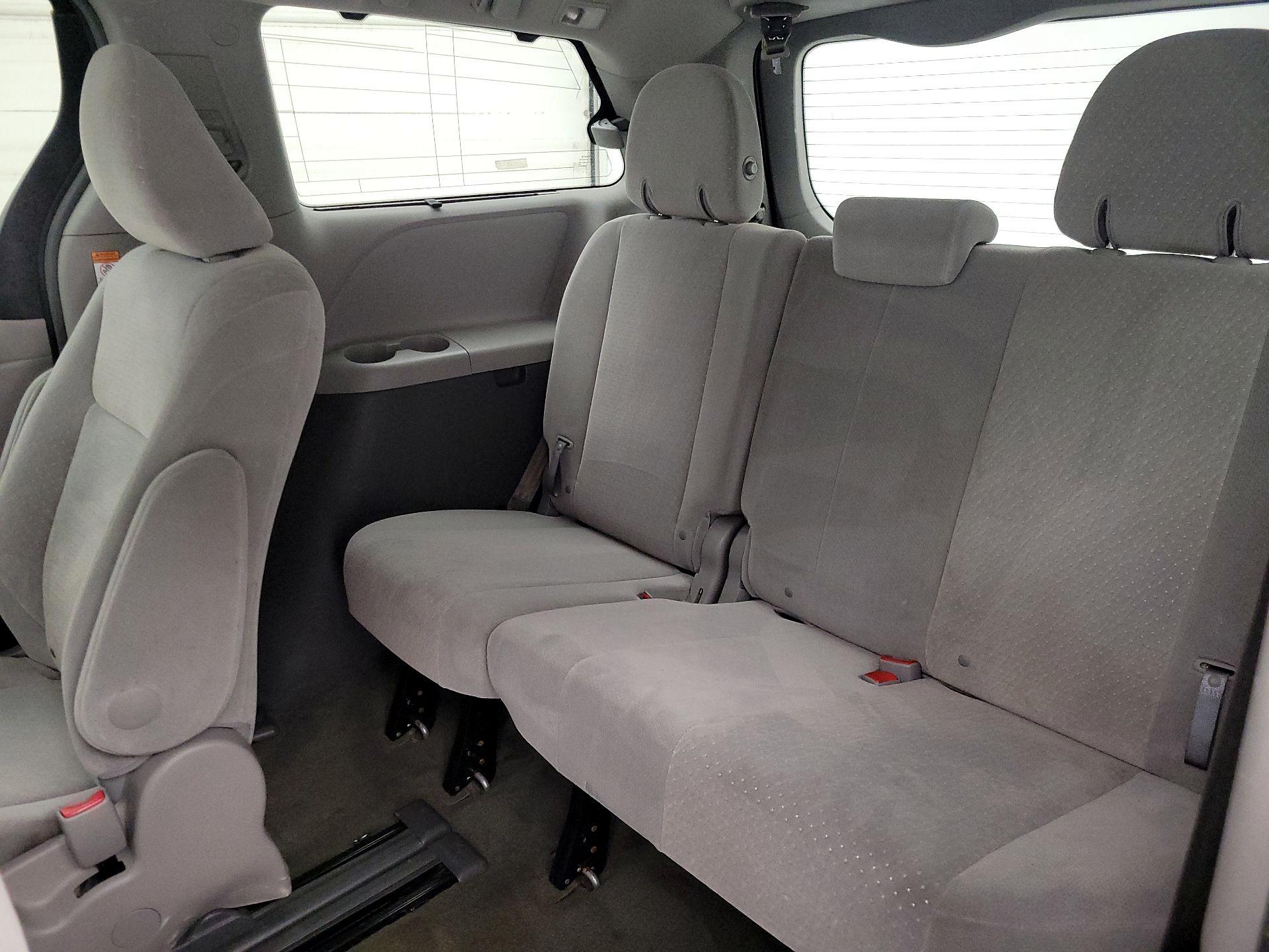 Thumbnail: 2015 Toyota Sienna - 20
