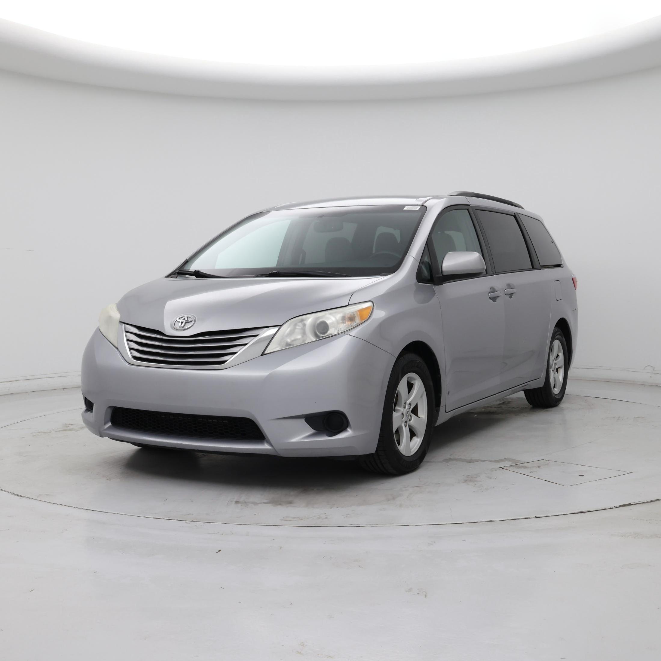 Thumbnail: 2015 Toyota Sienna - 4