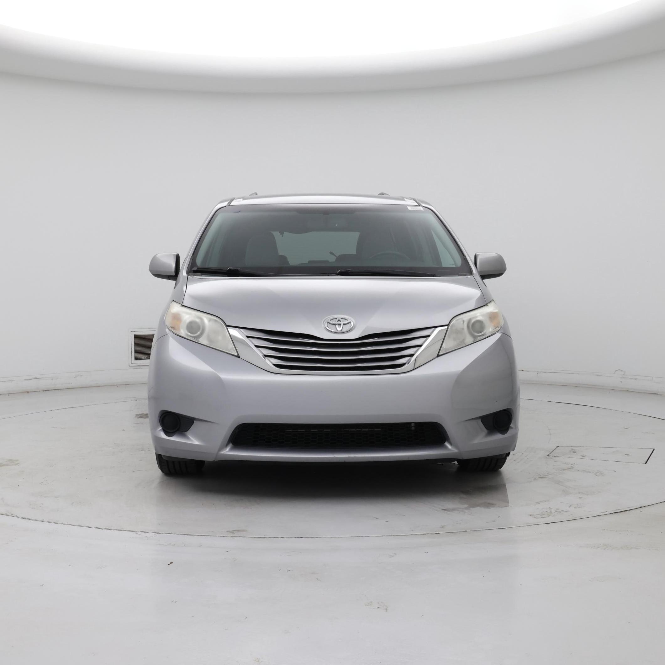 Thumbnail: 2015 Toyota Sienna - 5