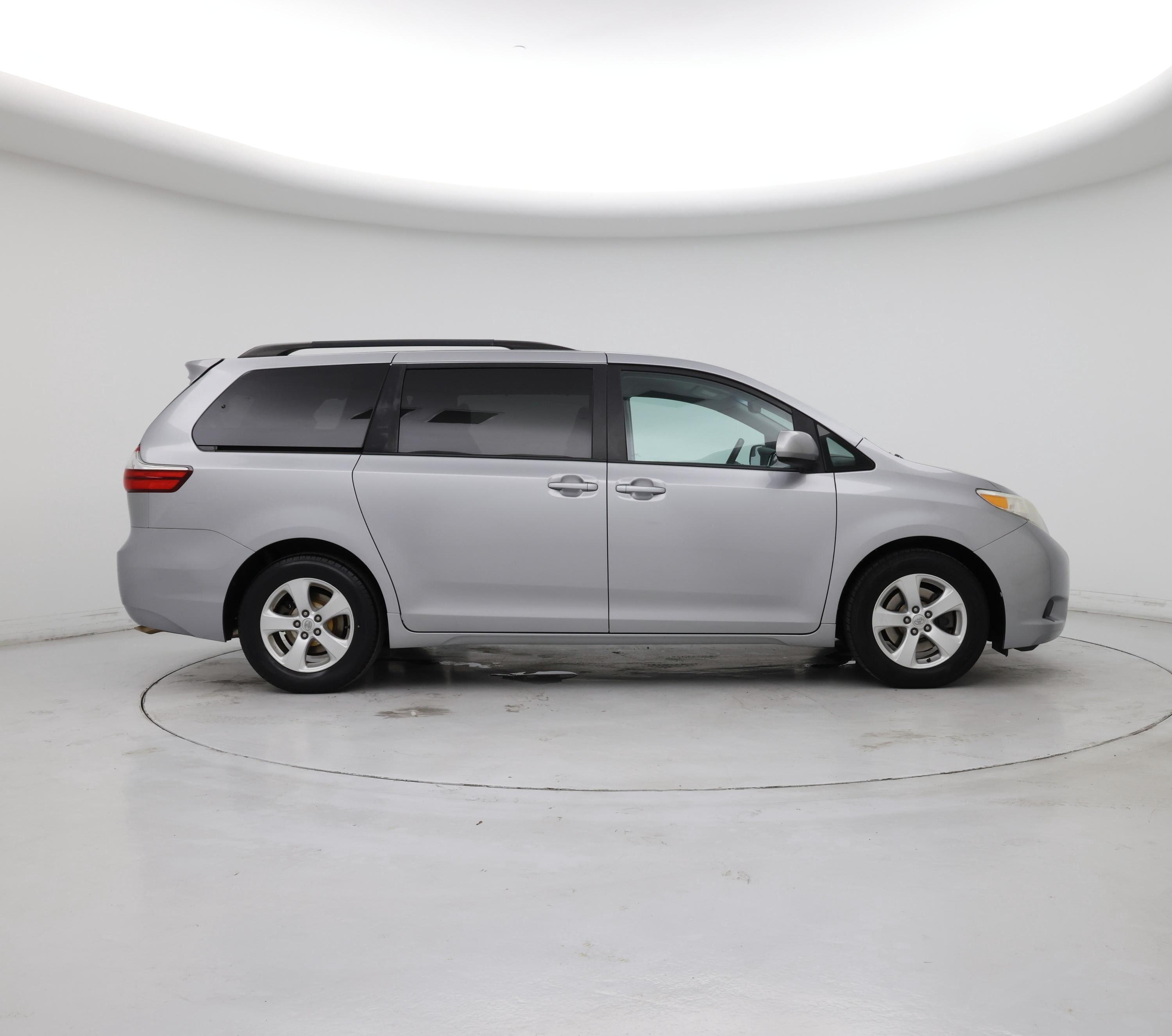 Thumbnail: 2015 Toyota Sienna - 7