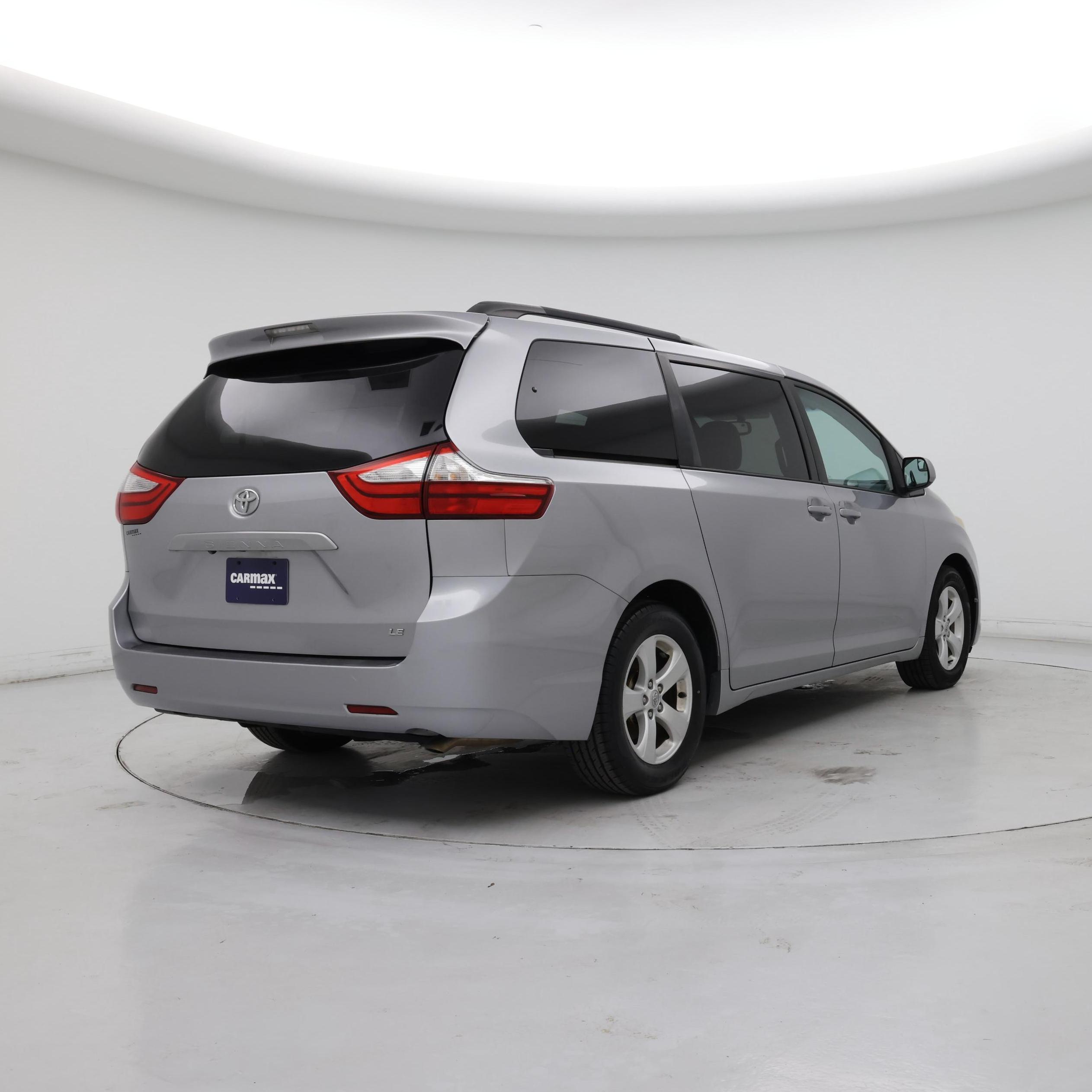 Thumbnail: 2015 Toyota Sienna - 8