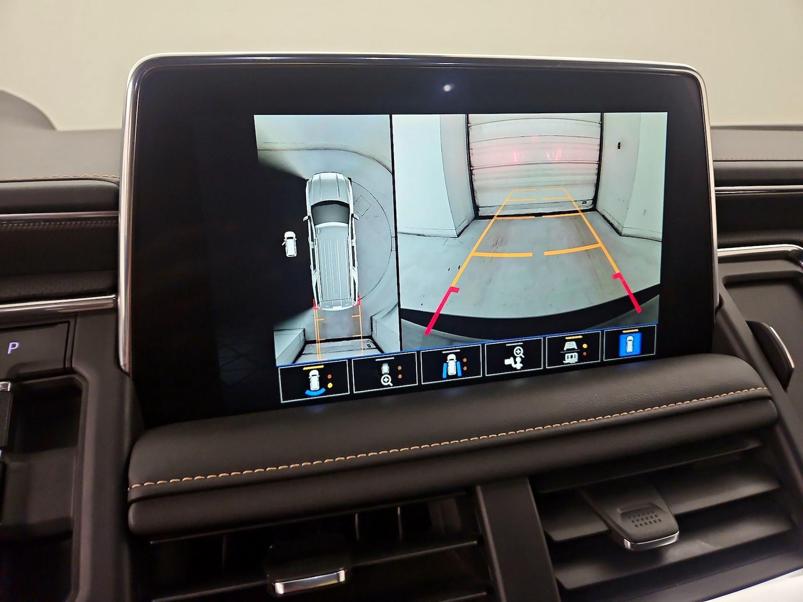 2024 GMC Yukon AT4 - Photo 16