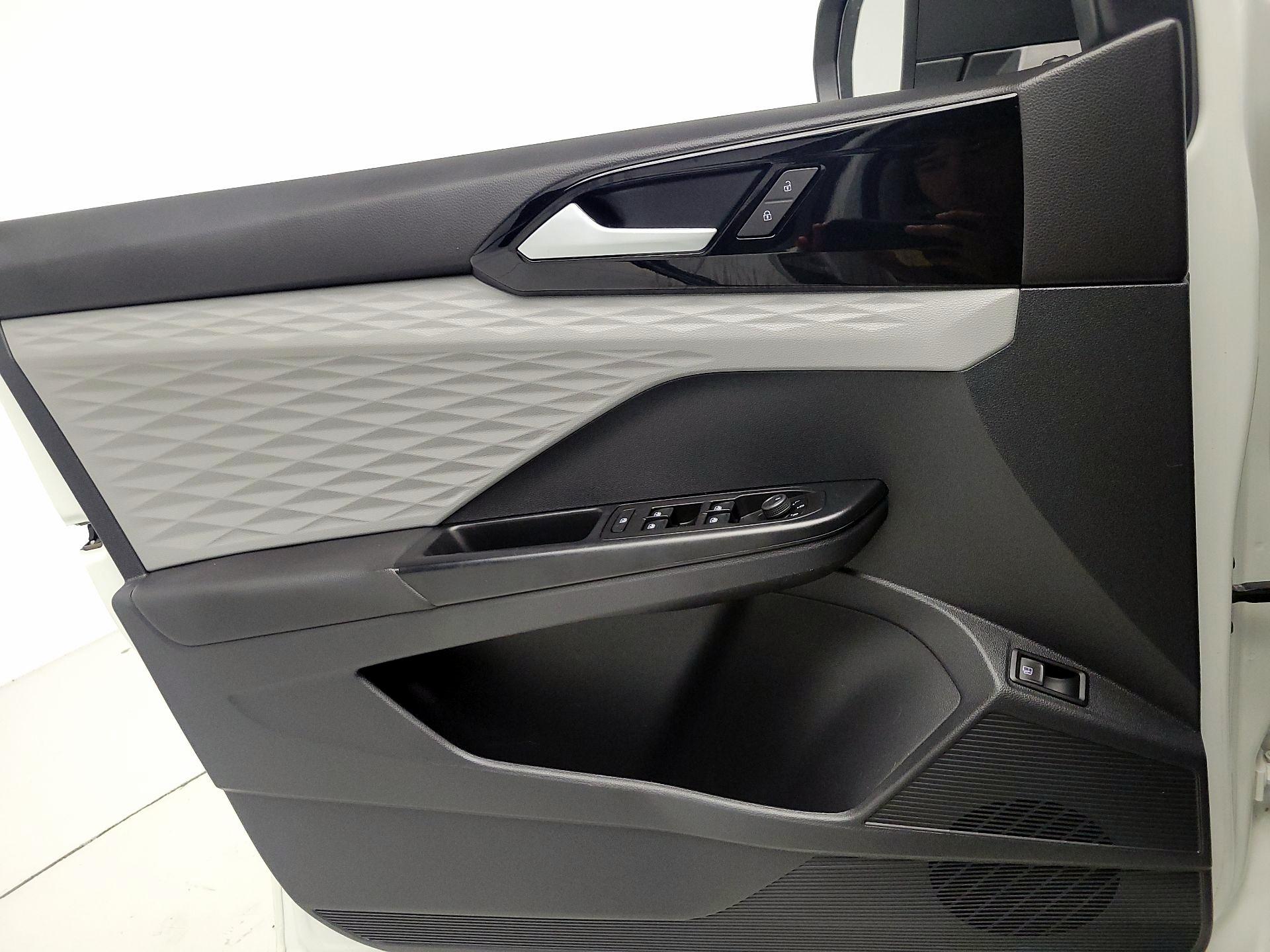 Thumbnail: 2023 Volkswagen Taos - 12