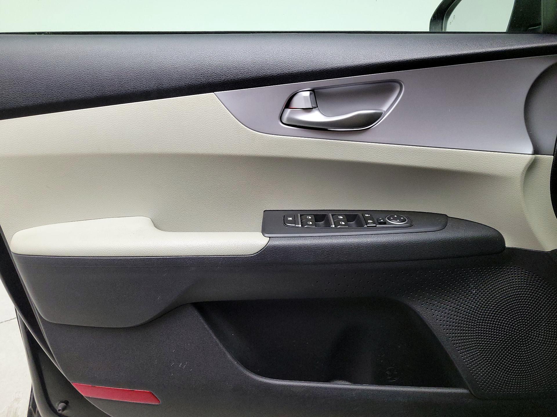 Thumbnail: 2023 Kia Forte - 12