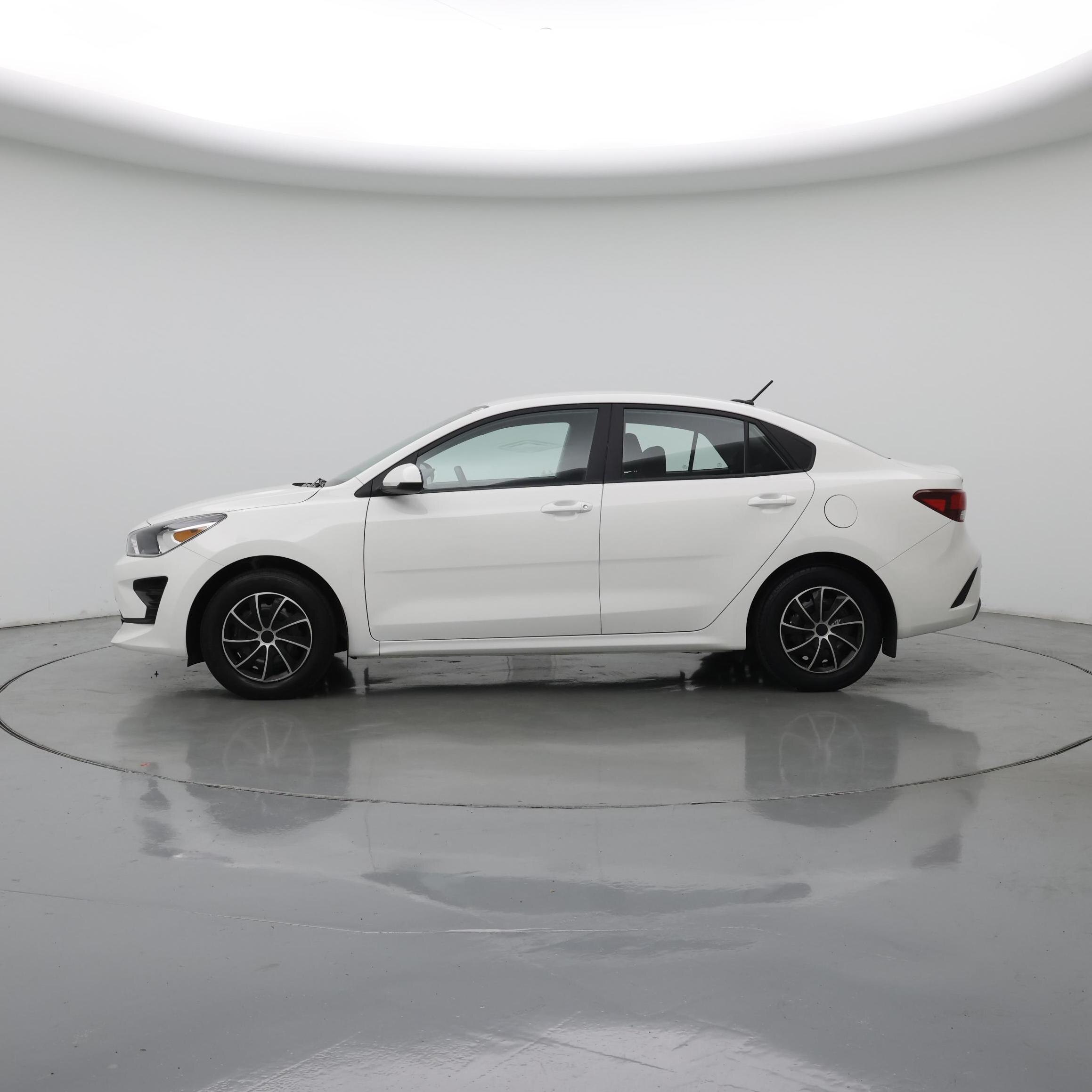 Thumbnail: 2022 Kia Rio - 3