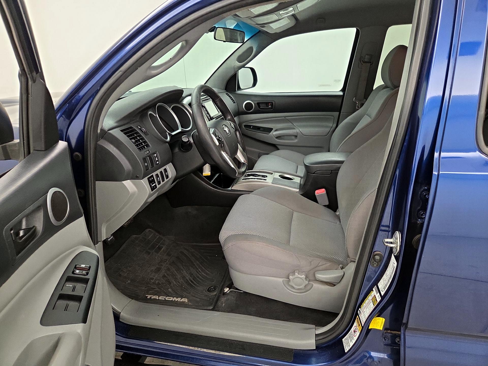 Thumbnail: 2015 Toyota Tacoma - 11
