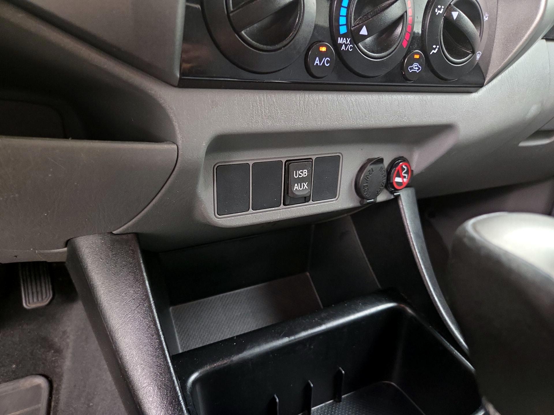 Thumbnail: 2015 Toyota Tacoma - 18