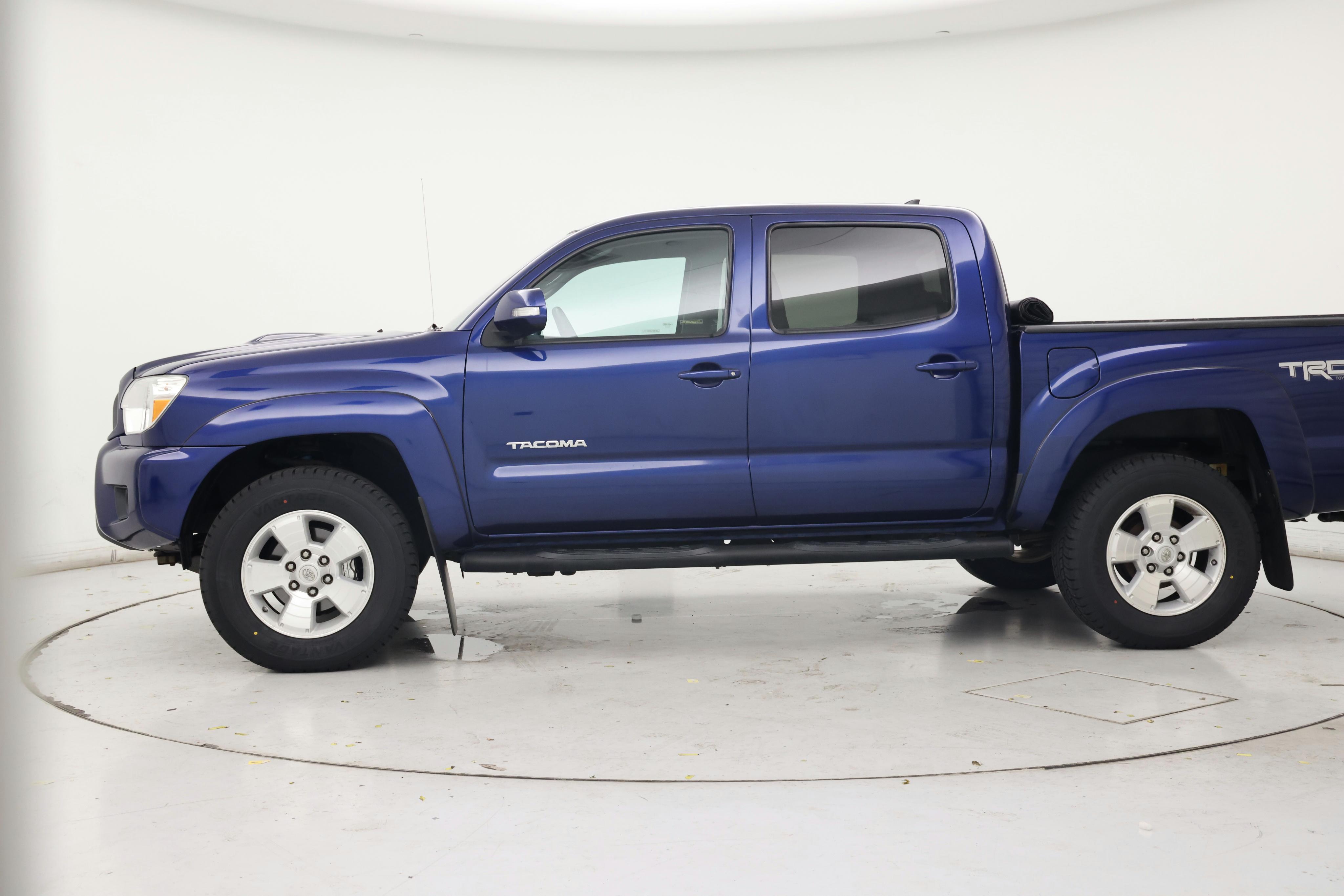 Thumbnail: 2015 Toyota Tacoma - 3