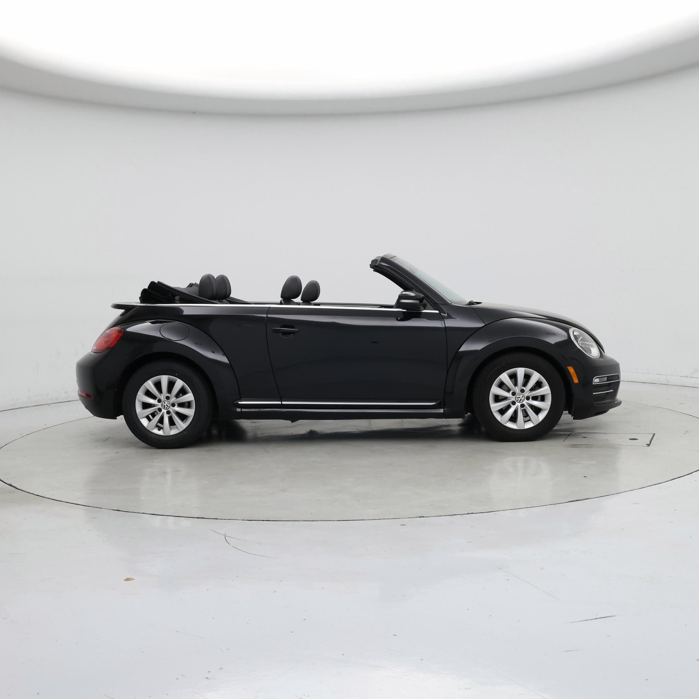 Thumbnail: 2017 Volkswagen Beetle - 7