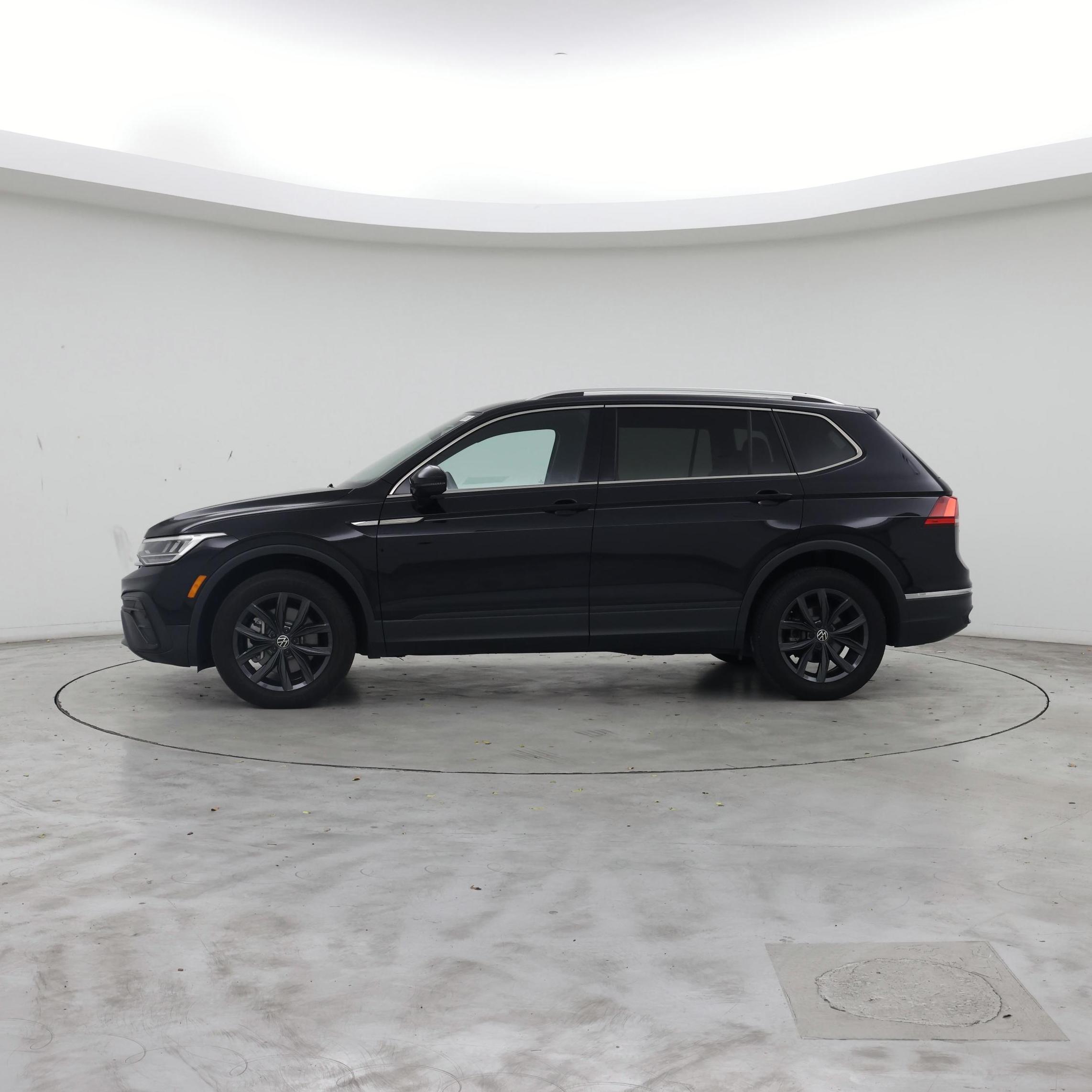 Thumbnail: 2024 Volkswagen Tiguan - 3