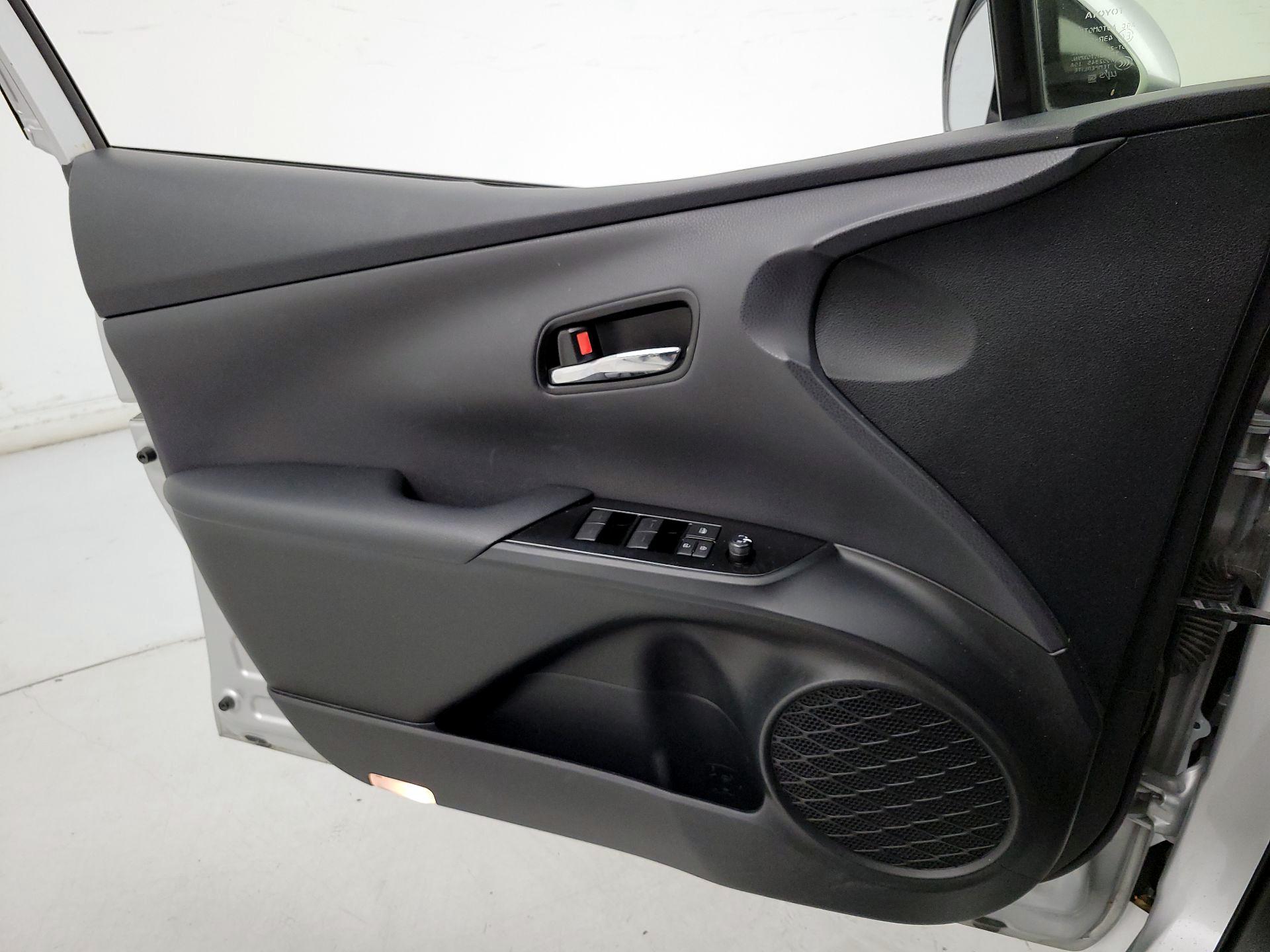 Thumbnail: 2020 Toyota Prius - 12