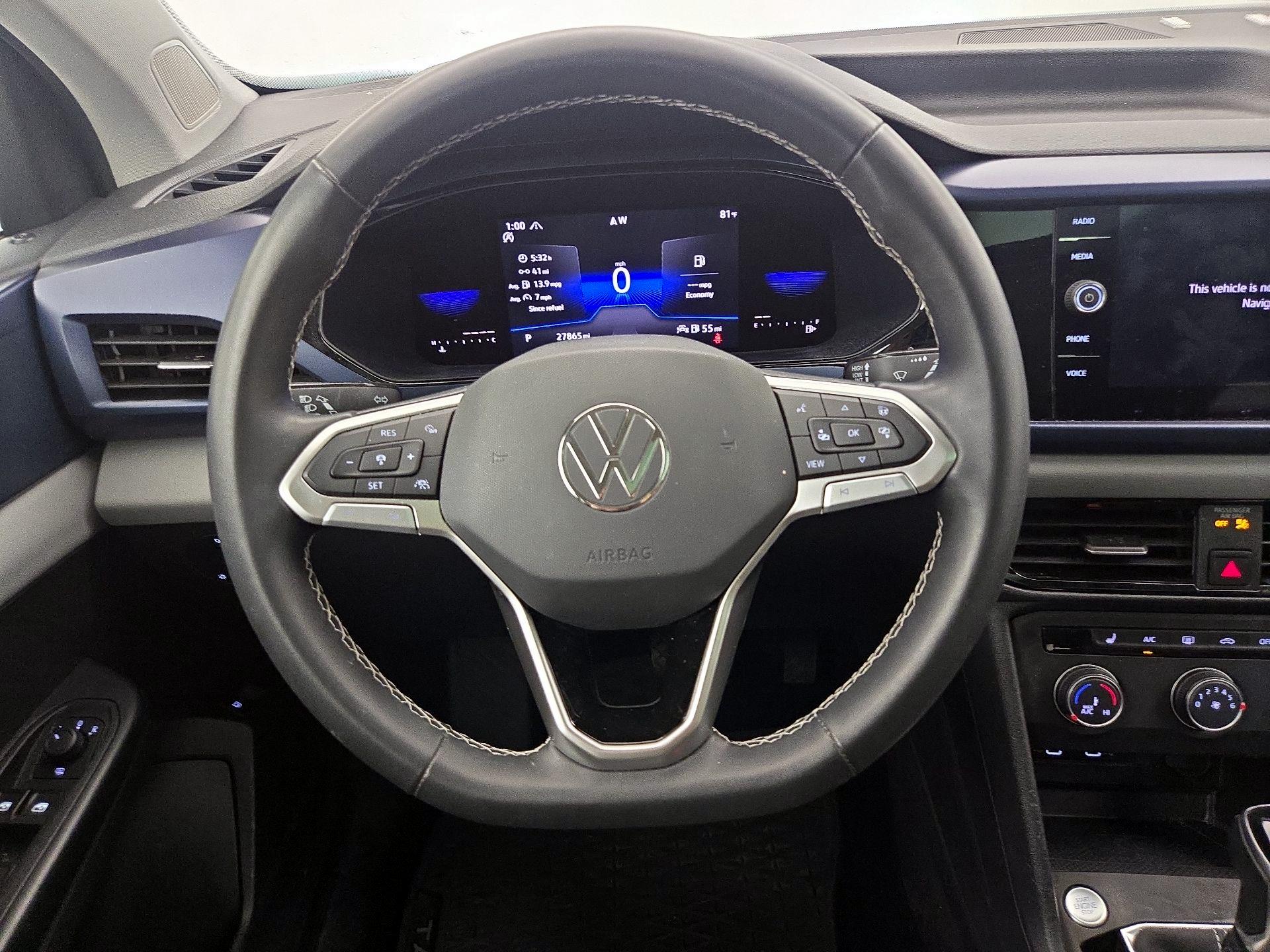 Thumbnail: 2022 Volkswagen Taos - 10