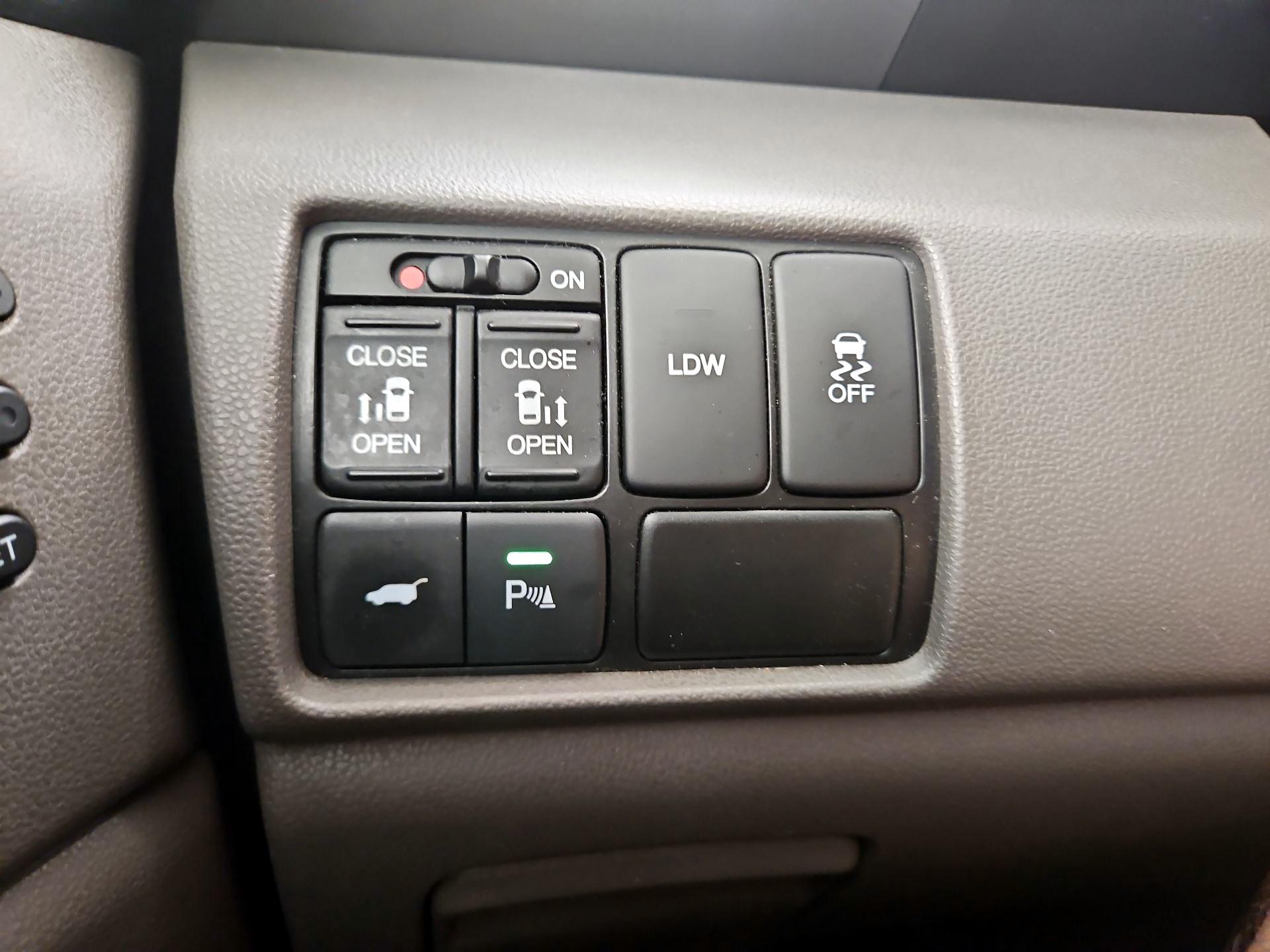 Thumbnail: 2015 Honda Odyssey - 13