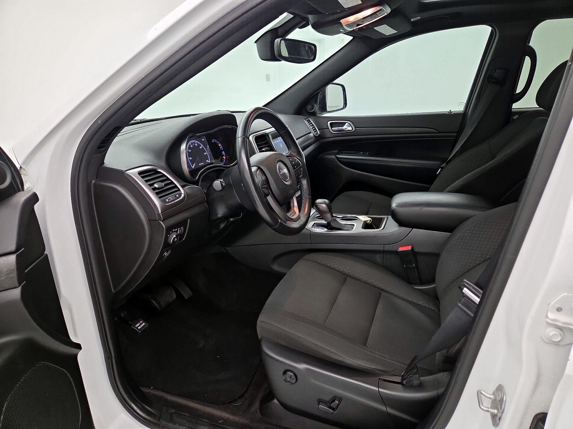 Thumbnail: 2018 Jeep Grand Cherokee - 11