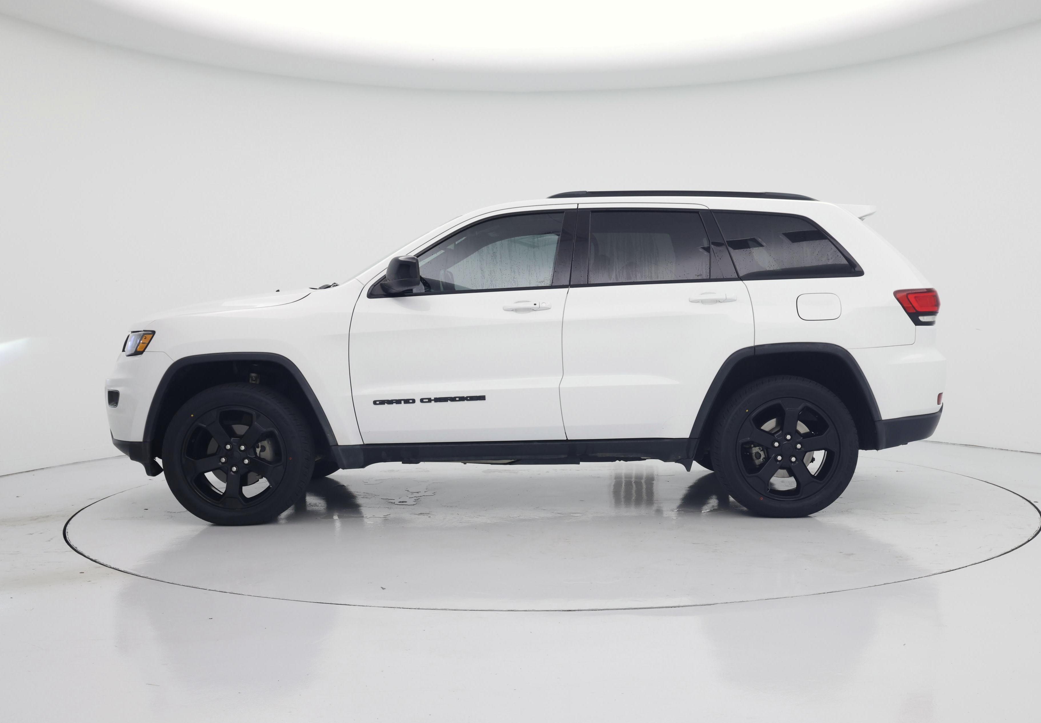 Thumbnail: 2018 Jeep Grand Cherokee - 3