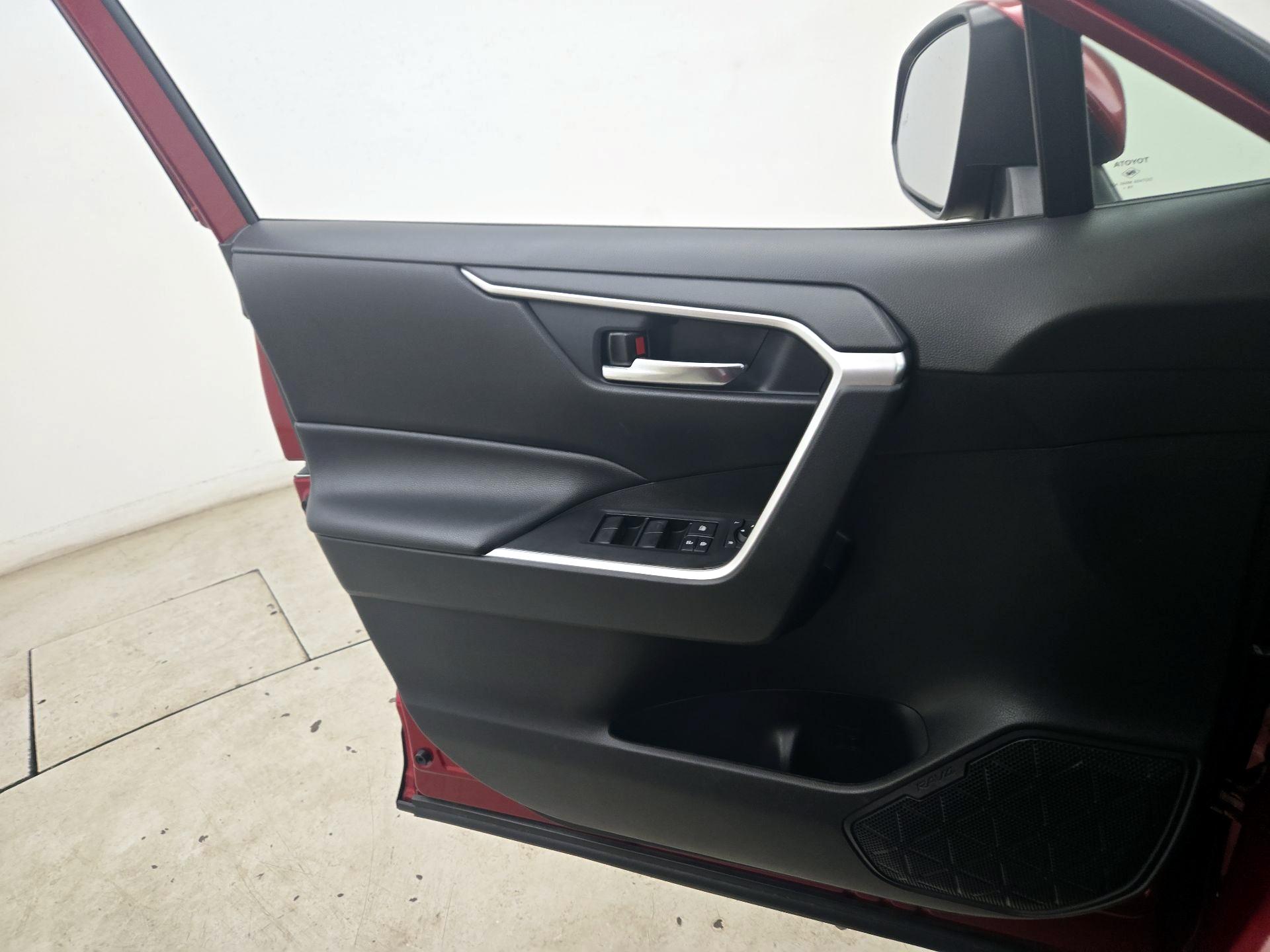 Thumbnail: 2020 Toyota RAV4 - 12