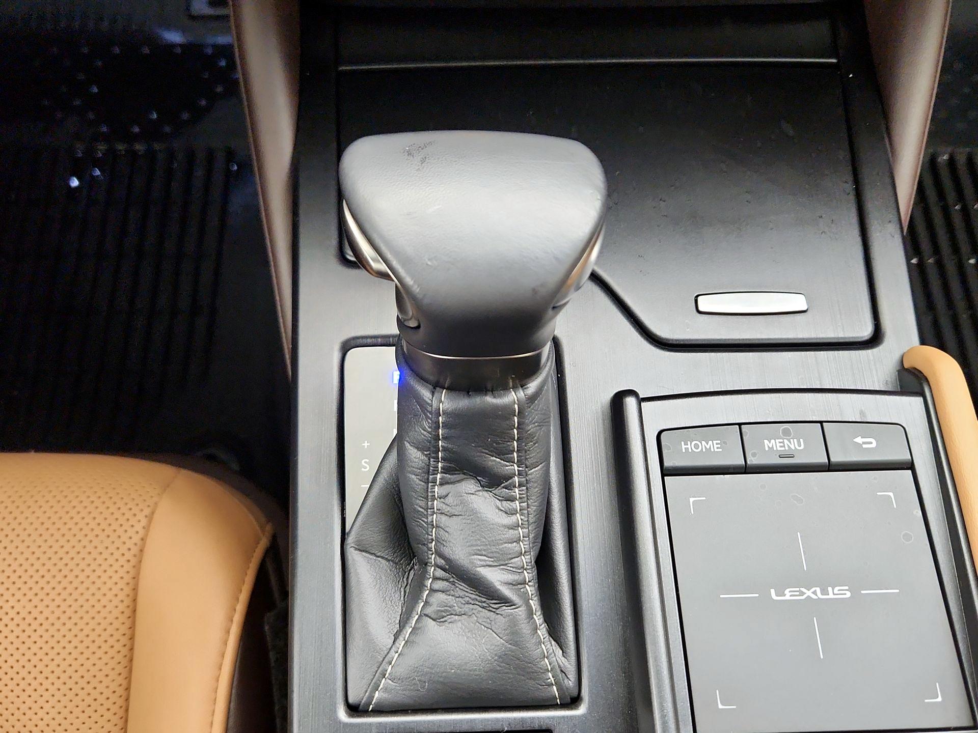 Thumbnail: 2020 Lexus ES - 17