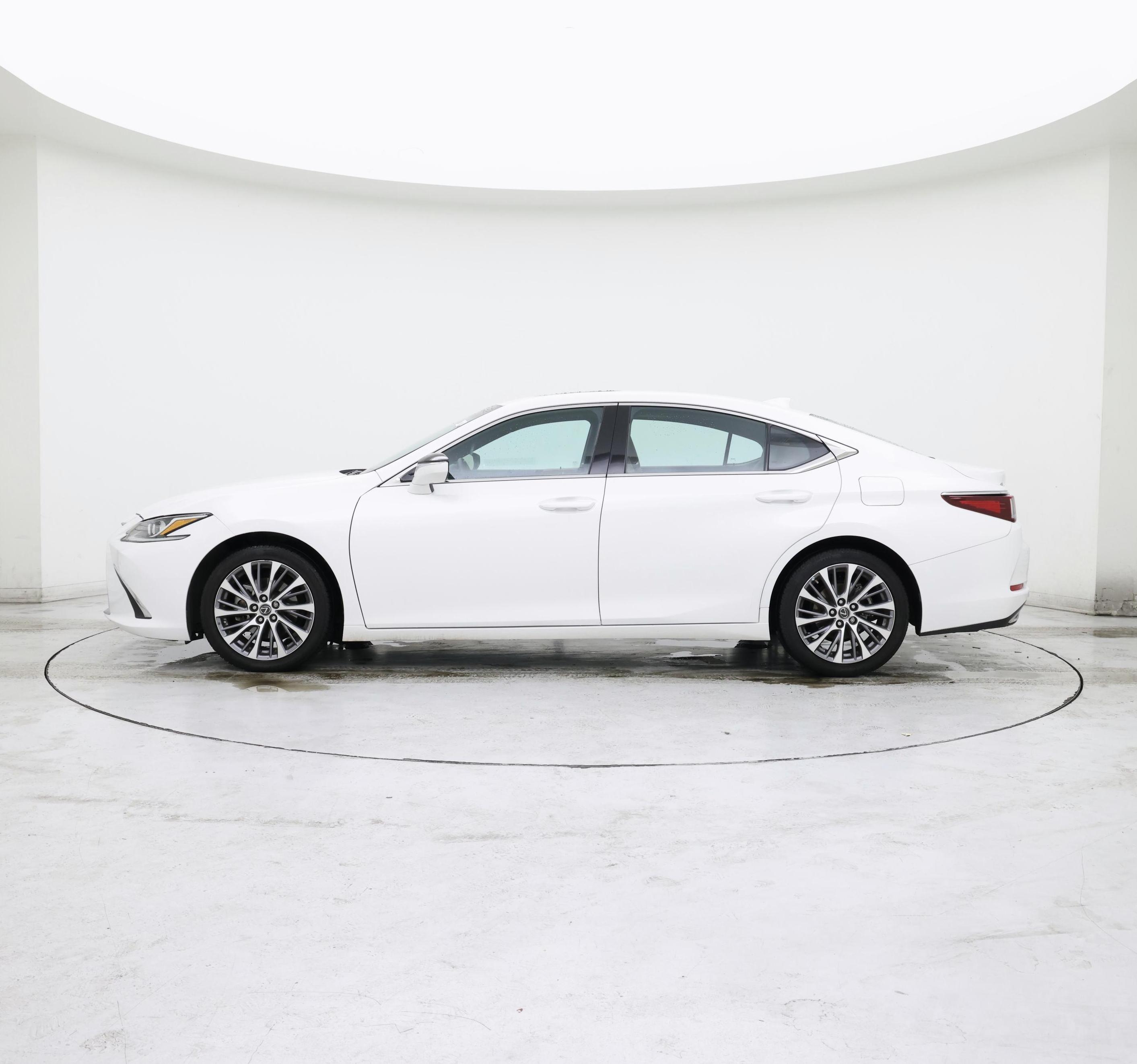 Thumbnail: 2020 Lexus ES - 3