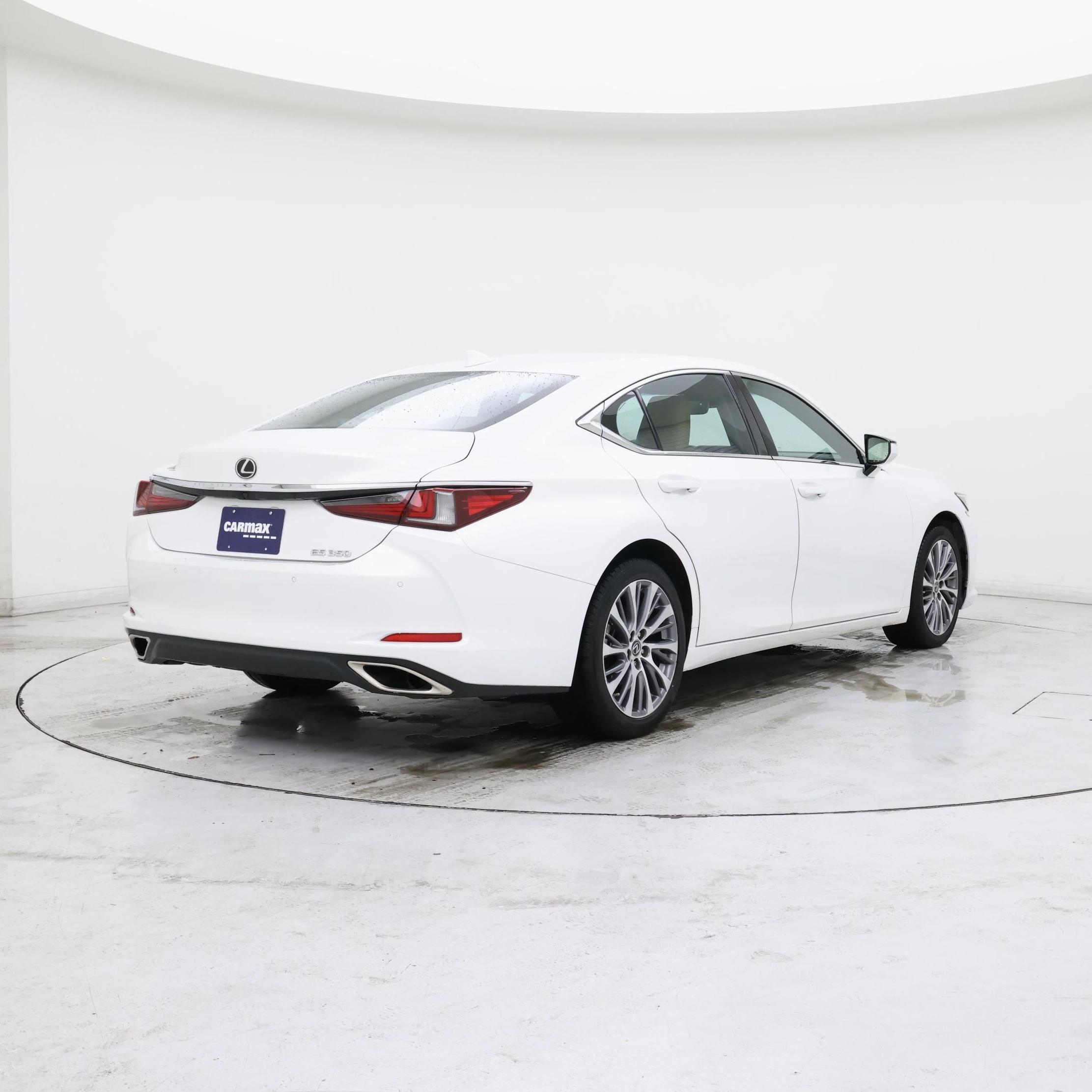 Thumbnail: 2020 Lexus ES - 8